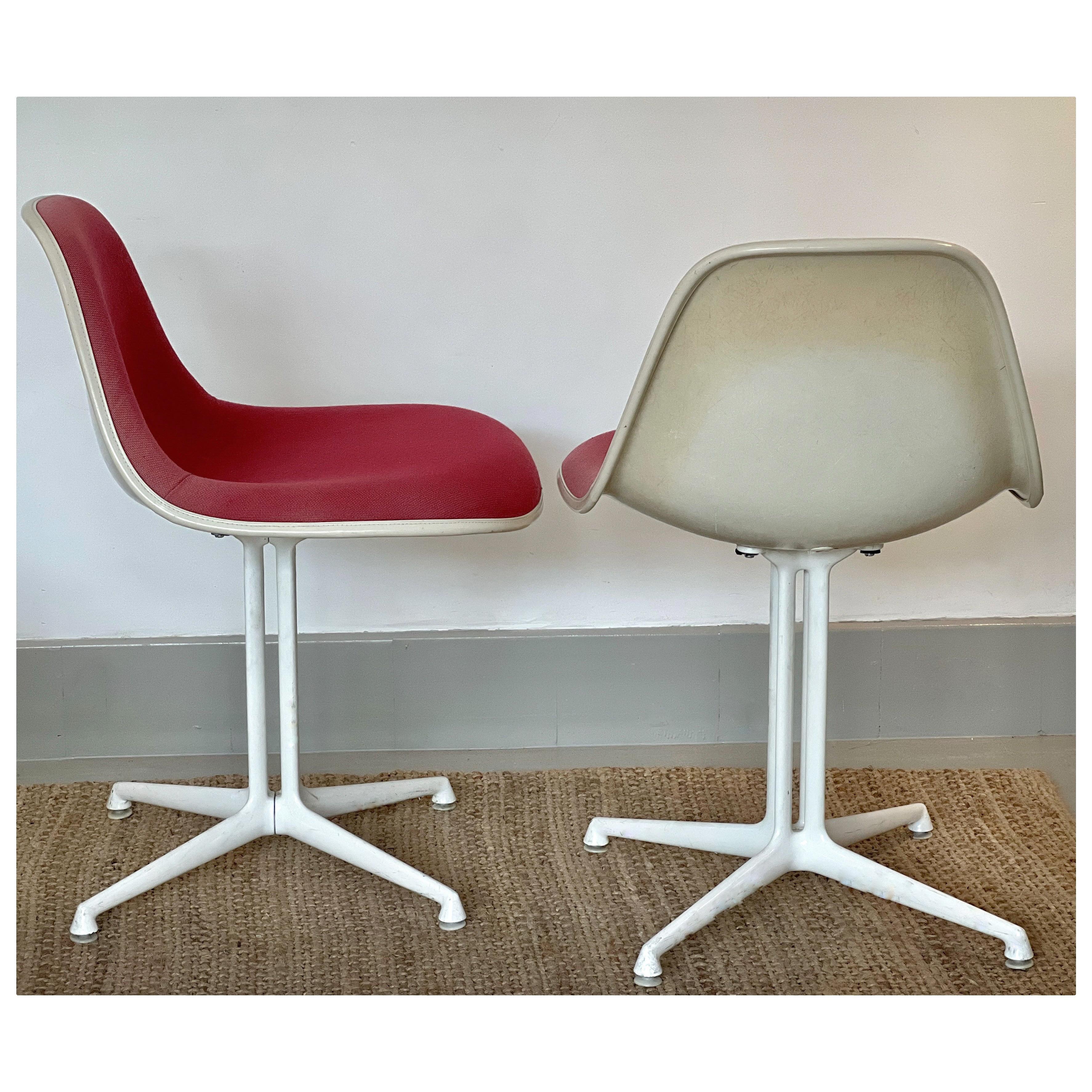 La Fonda-Stuhl aus Glasfaser von Charles & Ray Eames für Vitra, 1960er Jahre im Angebot 1