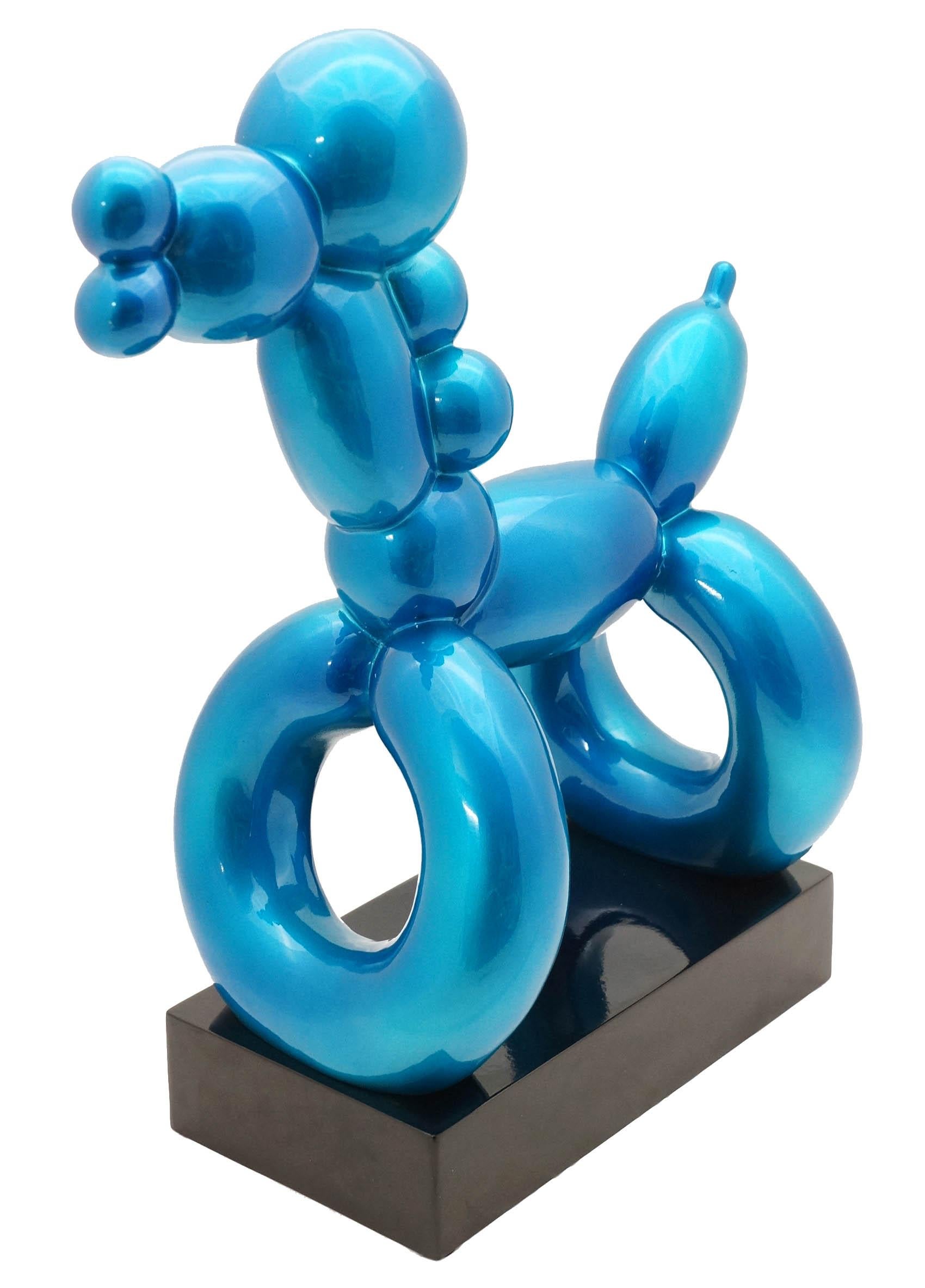 Moderno Scultura in fibra di vetro di un cane con palloncino, Arte contemporanea, 21° secolo. in vendita