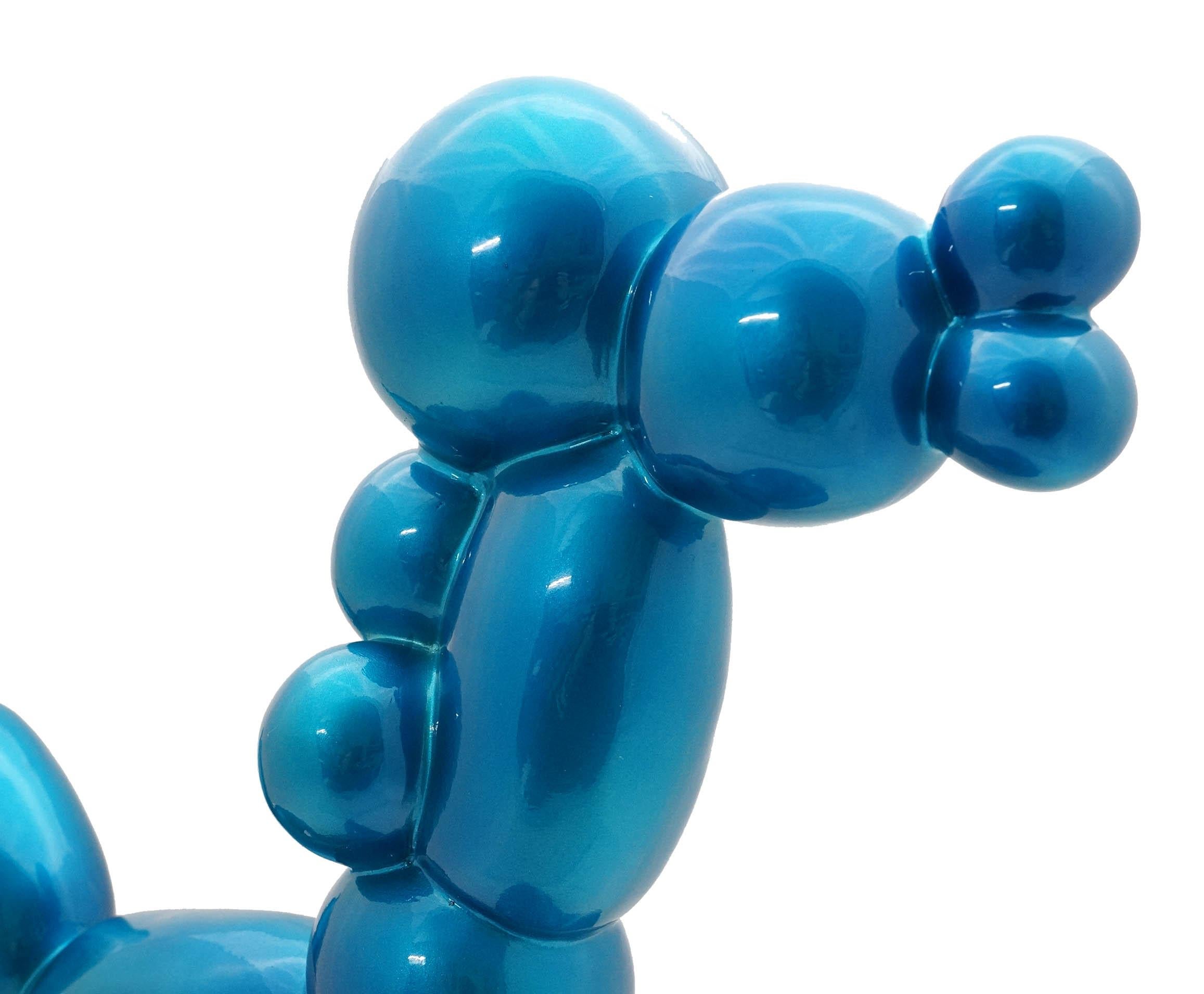 Francese Scultura in fibra di vetro di un cane con palloncino, Arte contemporanea, 21° secolo. in vendita