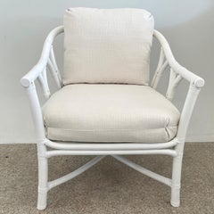 Silla Club Ficks Reed tapizada en Todd Hase de alto rendimiento