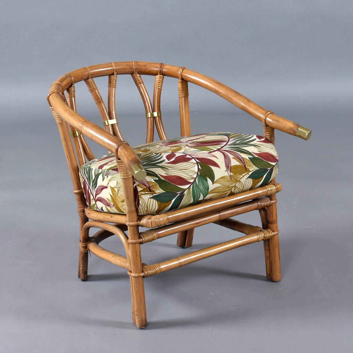 Ficks Reed Juego de silla de barril de ratán y mesa auxiliar de azulejos de los años 50 Far Horizons mediados del siglo XX en venta