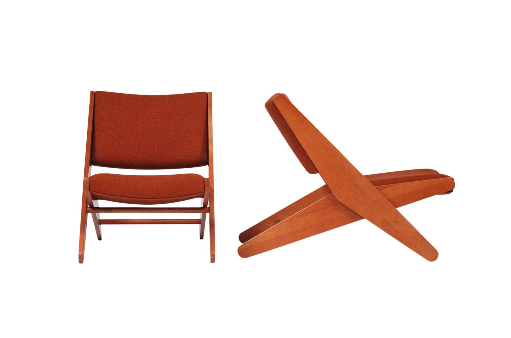 Ficks Reed Folding Lounge Chairs In Good Condition In Pawtucket, RI