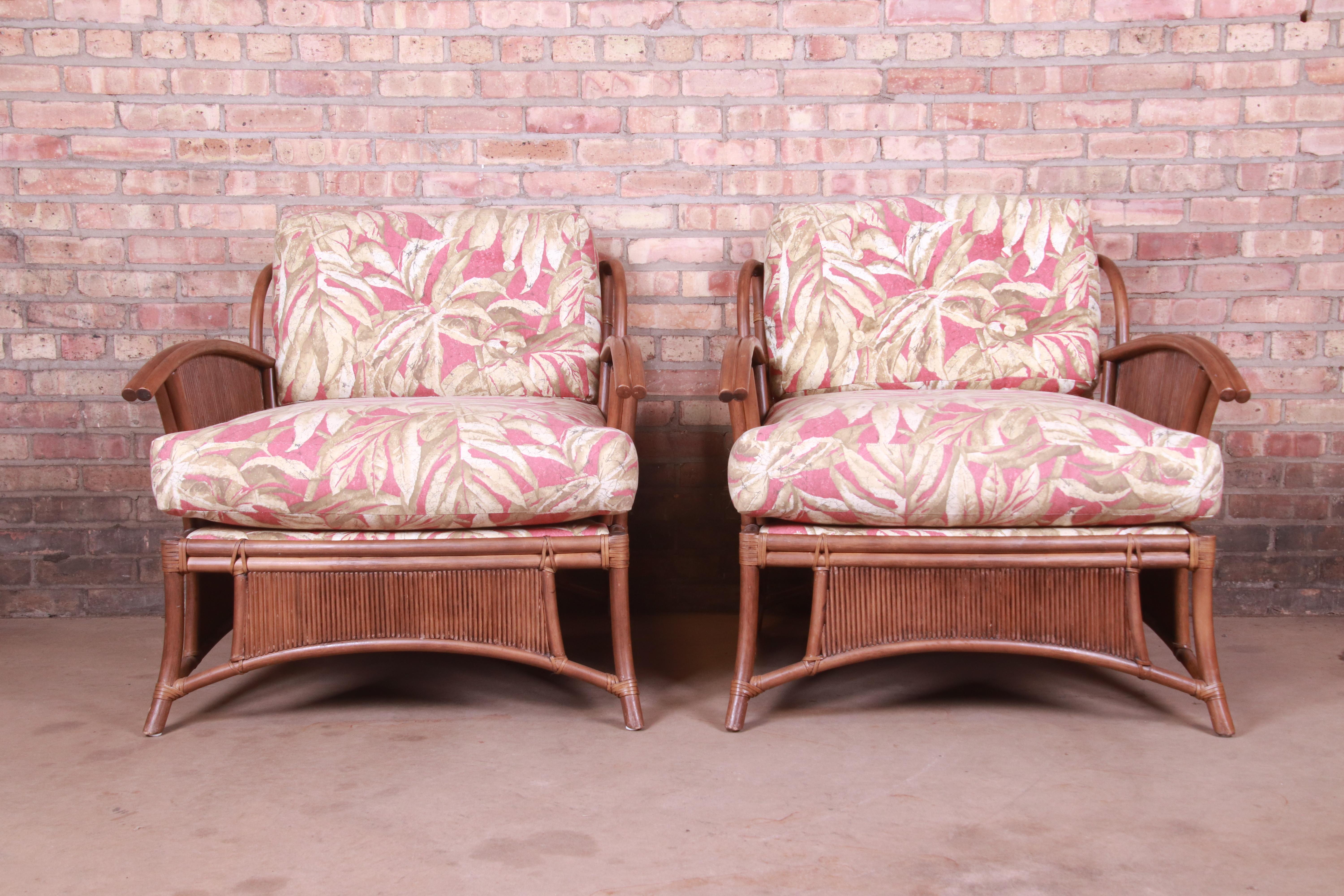 A gorgeous pair of Hollywood Regency lounge chairs

By Ficks Reed

USA, Late 20th Century

Bamboo and rattan frames, with floral upholstered cushions.

Measures: 33.5
