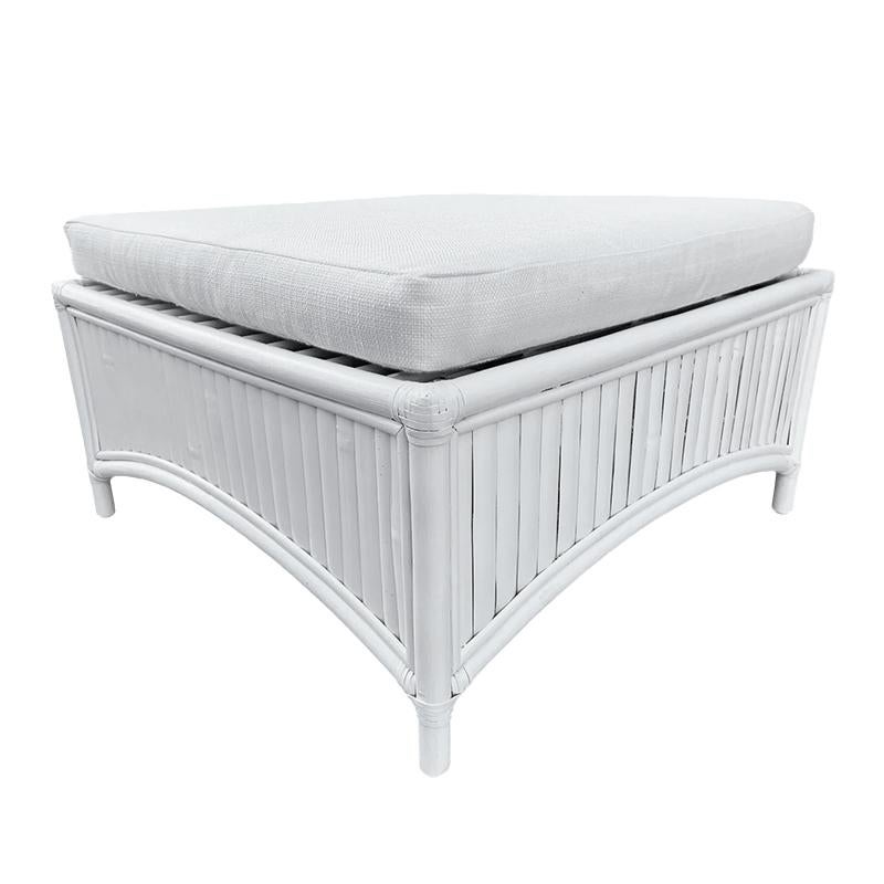 Tissu d'ameublement Ficks Reed  Large  Dos éventail en rotin fendu  Fauteuils Club et Ottoman en vente