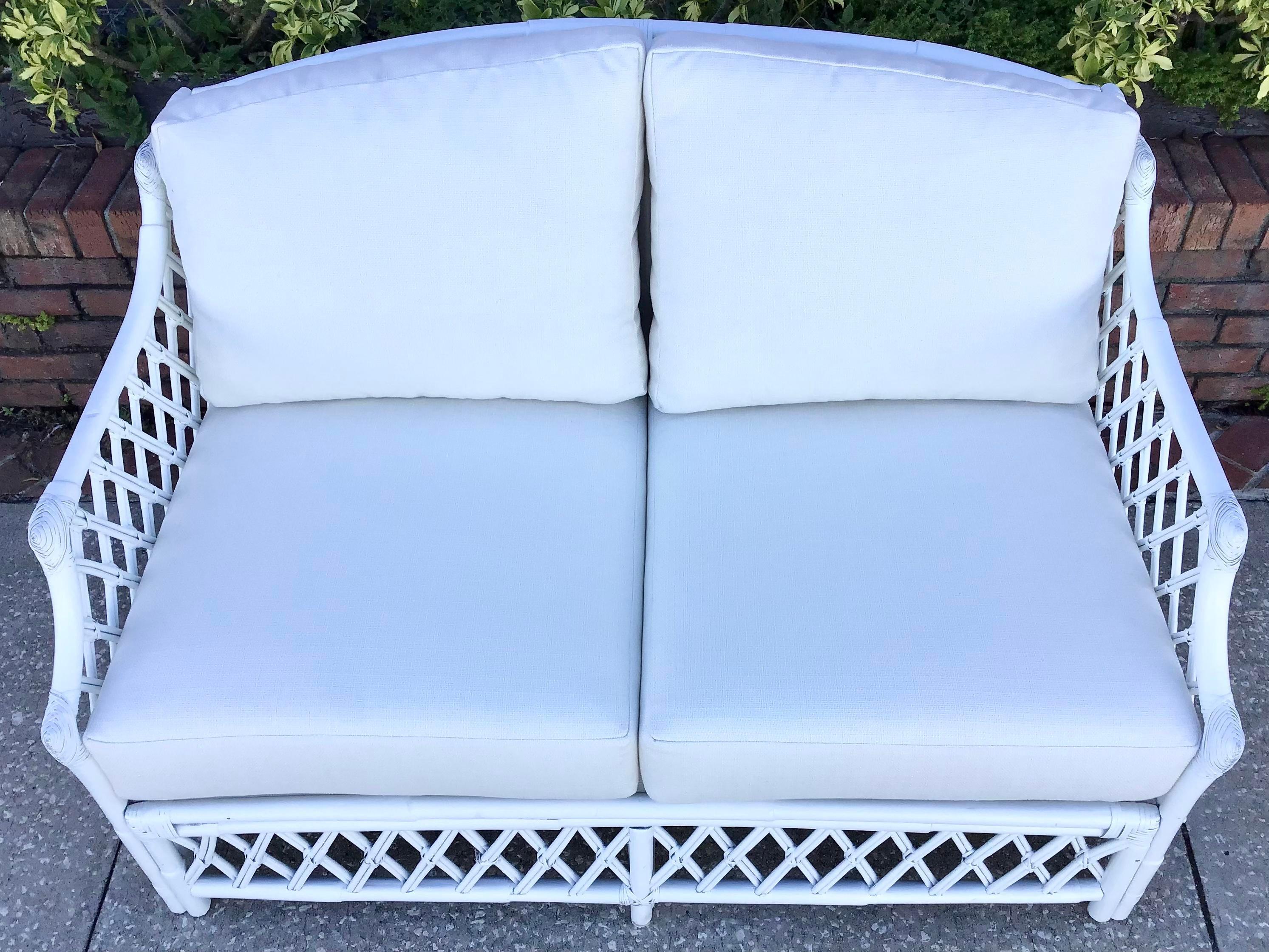 Ficks Reed Loveseat with New Cushions In Good Condition For Sale In Los Angeles, CA