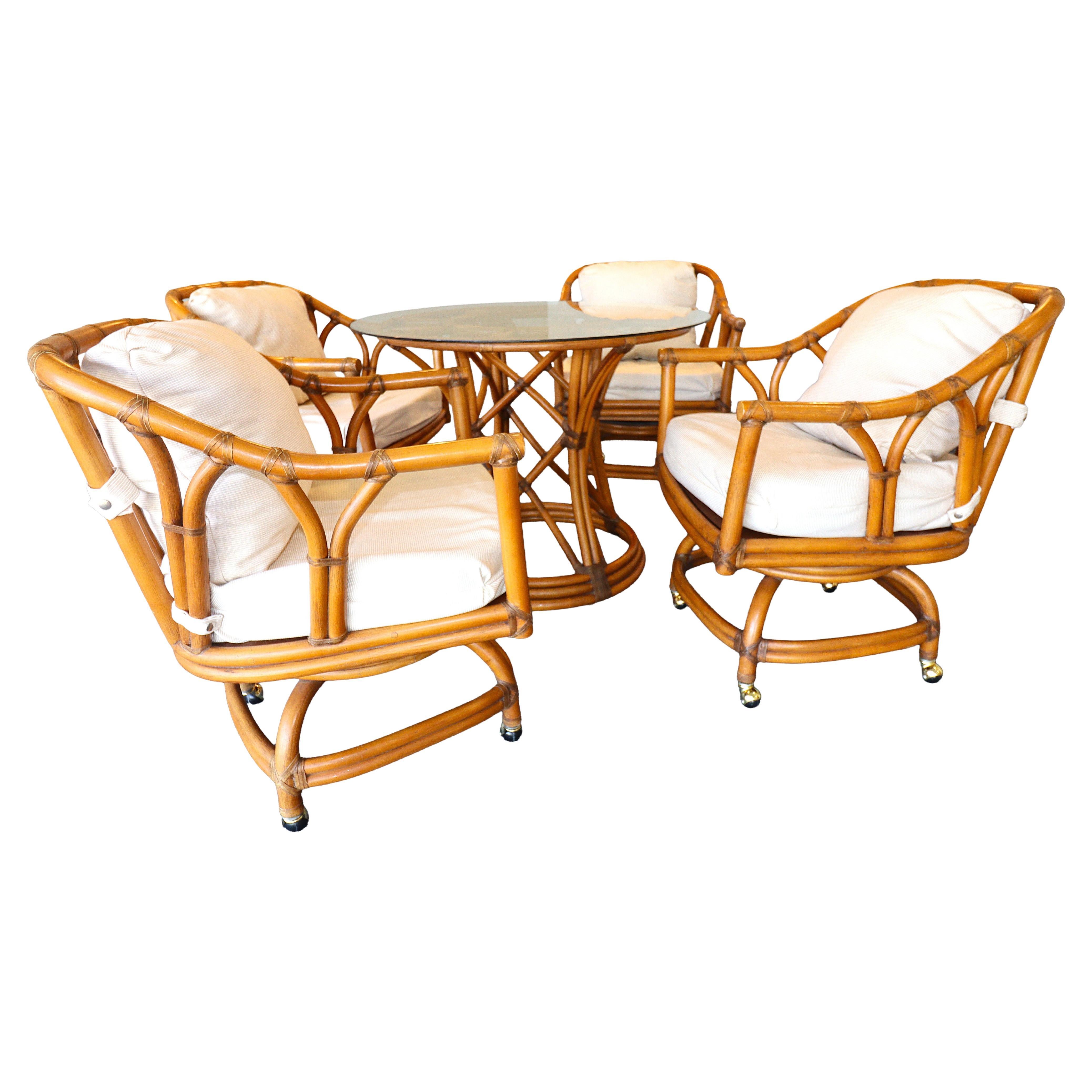 Ficks Reed Set da pranzo in rattan del metà secolo con tavolo Quattro sedie con tavolo