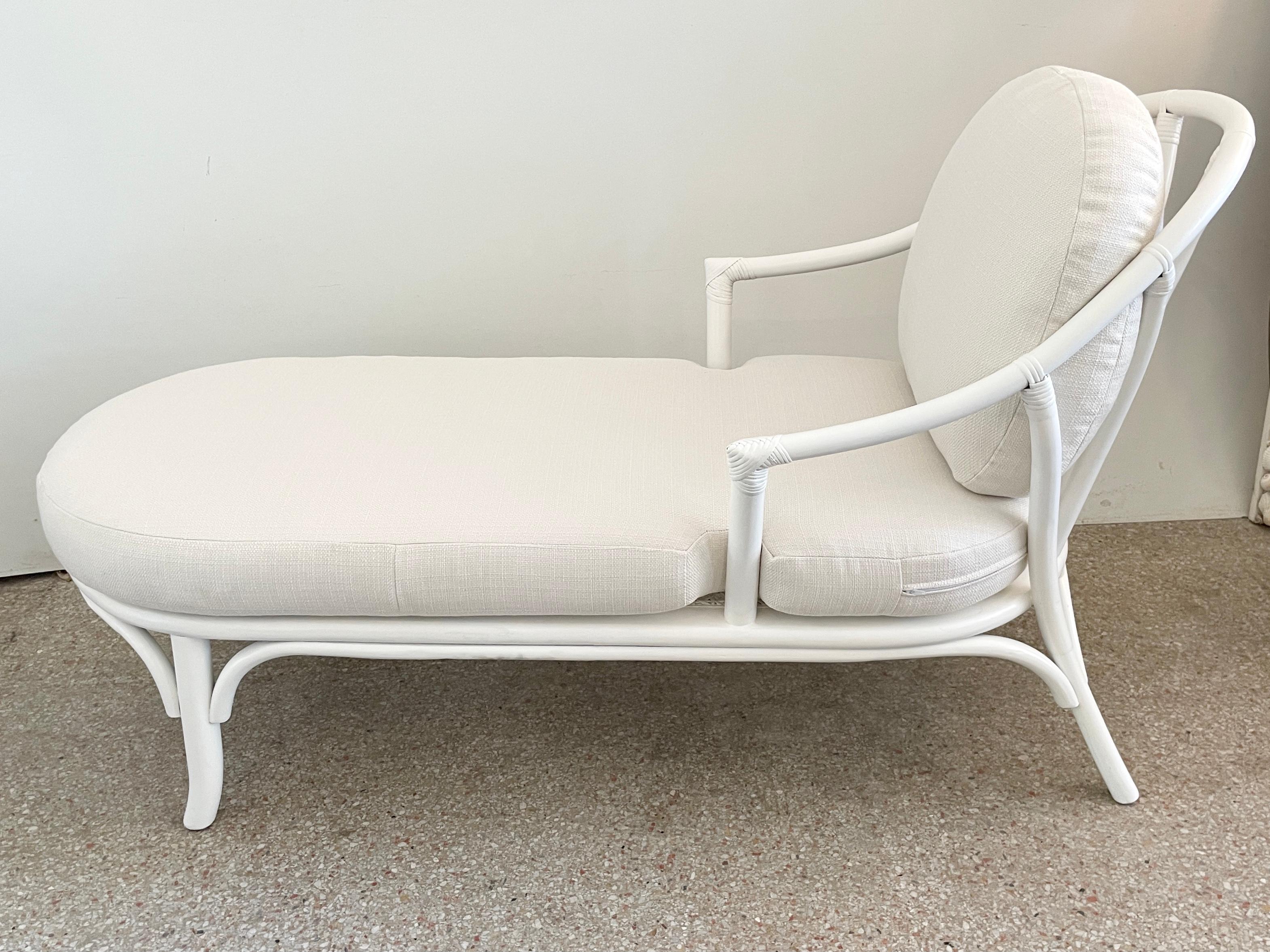 Ficks Schilf-Rattan-Sessel mit Todd Hase-Textilien (Moderne) im Angebot