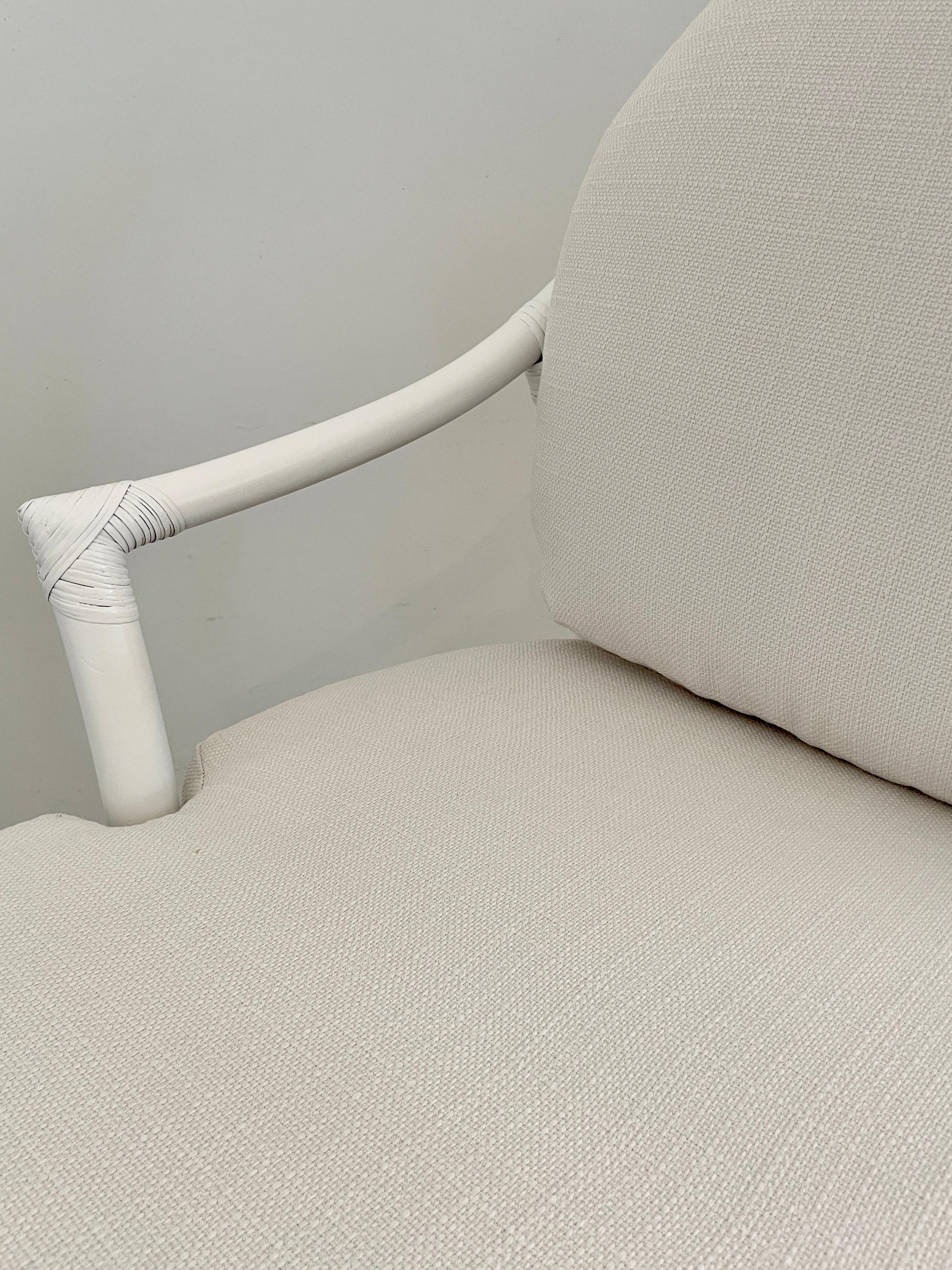 Ficks Schilf-Rattan-Sessel mit Todd Hase-Textilien im Angebot 2