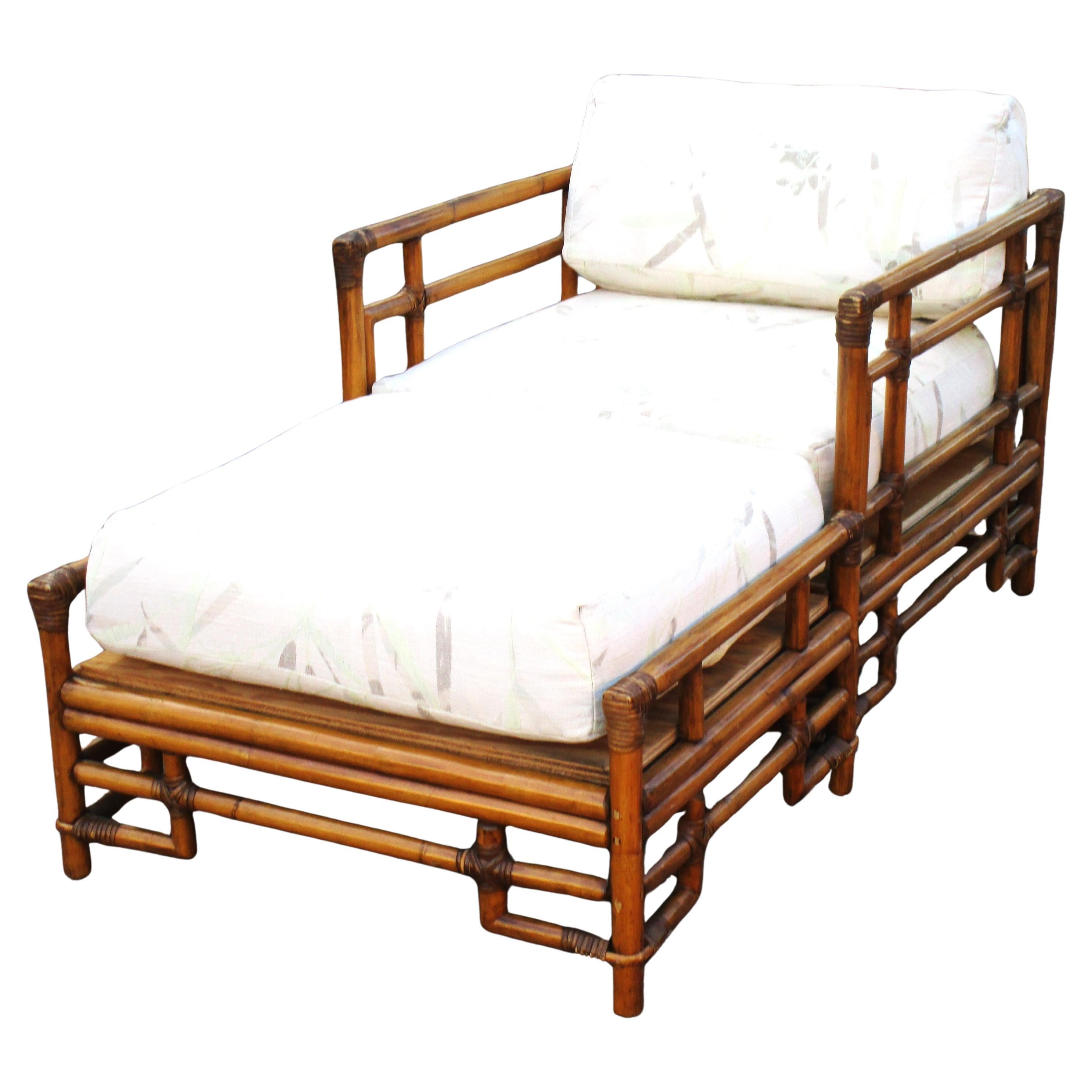 Ficks Reed Rattan großen Würfel Form Lounge-Sessel und passende Ottomane in den schönsten ursprünglichen reichen Honig Farbe Patina. Maßnahmen zusammen - 58 