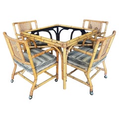 Mesa de comedor de ratán estilo Ficks Reed de mediados de los años 50 y cuatro sillas de caña