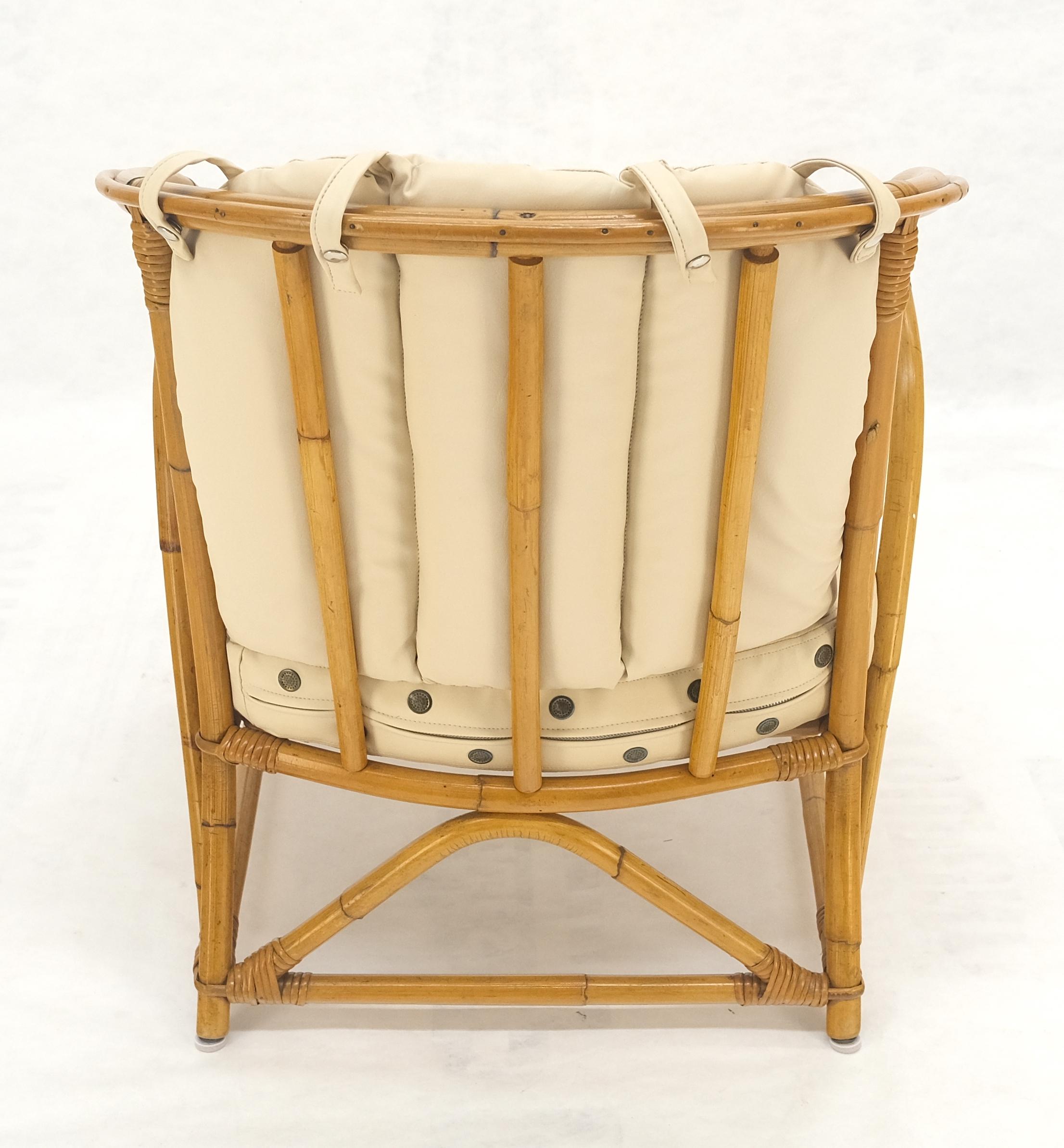 Ficks Reed Style Chaise longue en bambou et rotin avec dossier en forme de tonneau MINT en vente 6