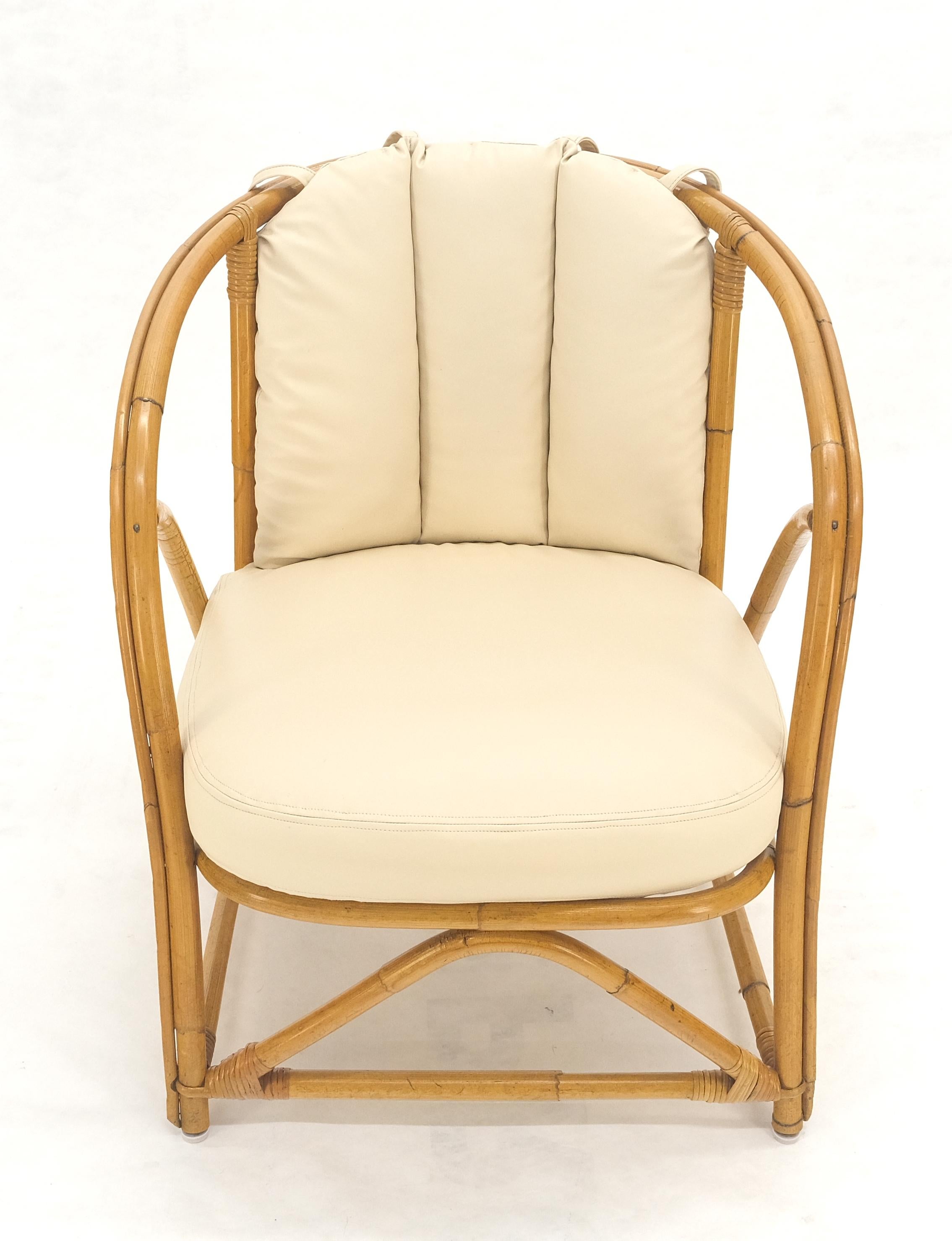 Mid-Century Modern Ficks Reed Style Chaise longue en bambou et rotin avec dossier en forme de tonneau MINT en vente