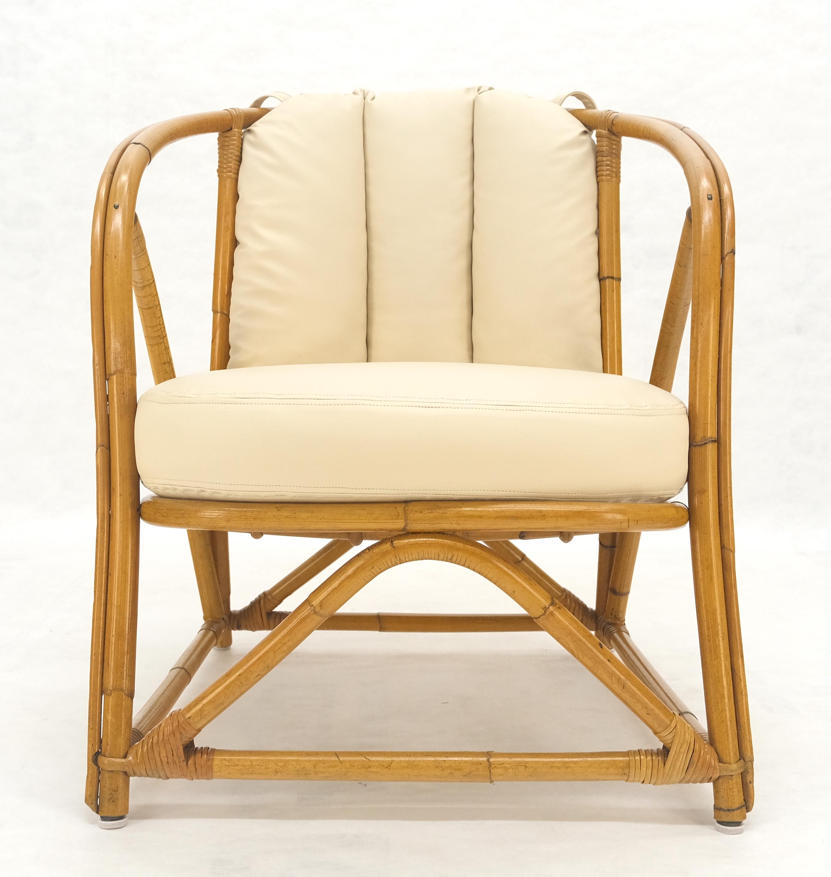 Rotin Ficks Reed Style Chaise longue en bambou et rotin avec dossier en forme de tonneau MINT en vente