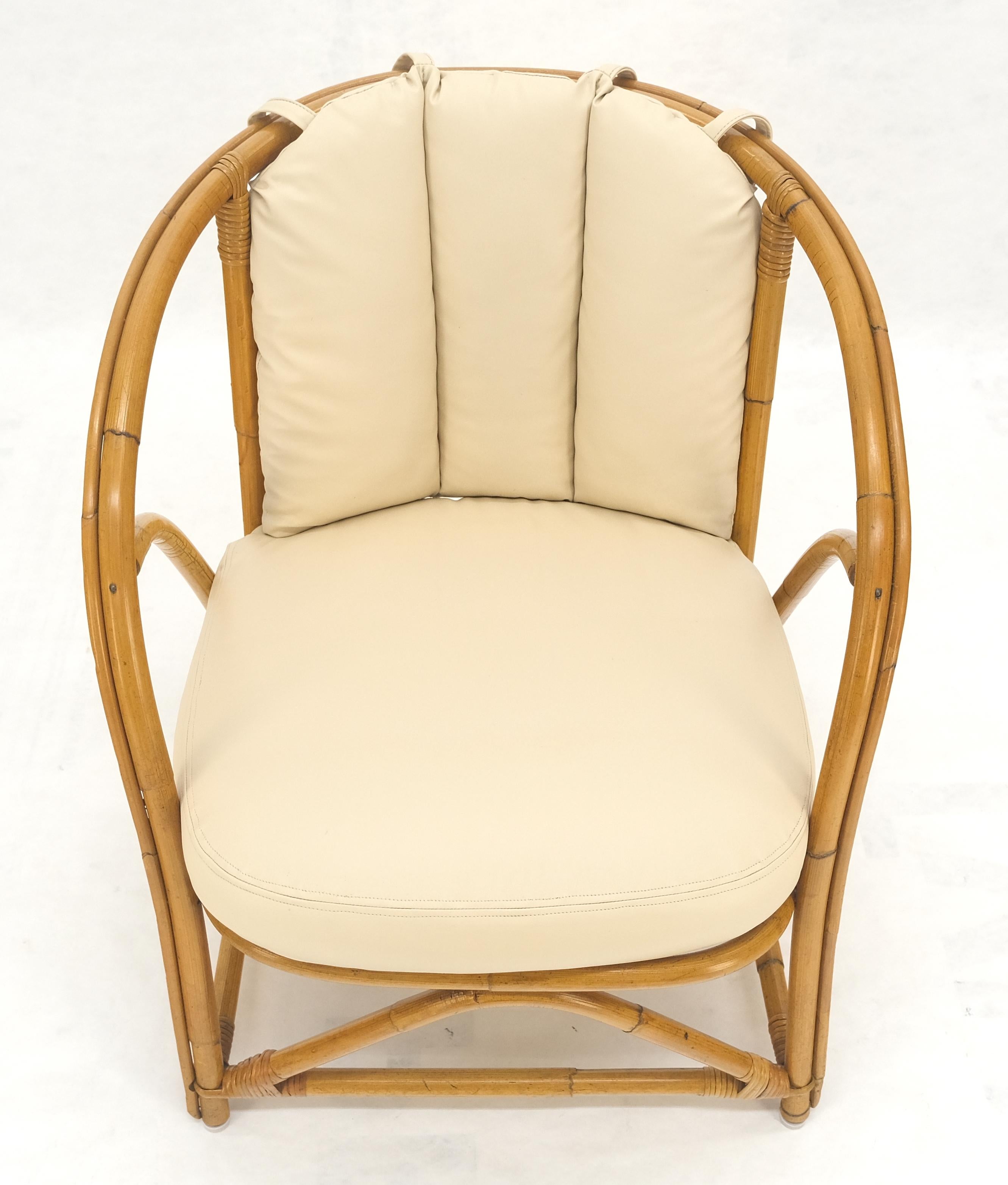 Ficks Reed Style Chaise longue en bambou et rotin avec dossier en forme de tonneau MINT en vente 1