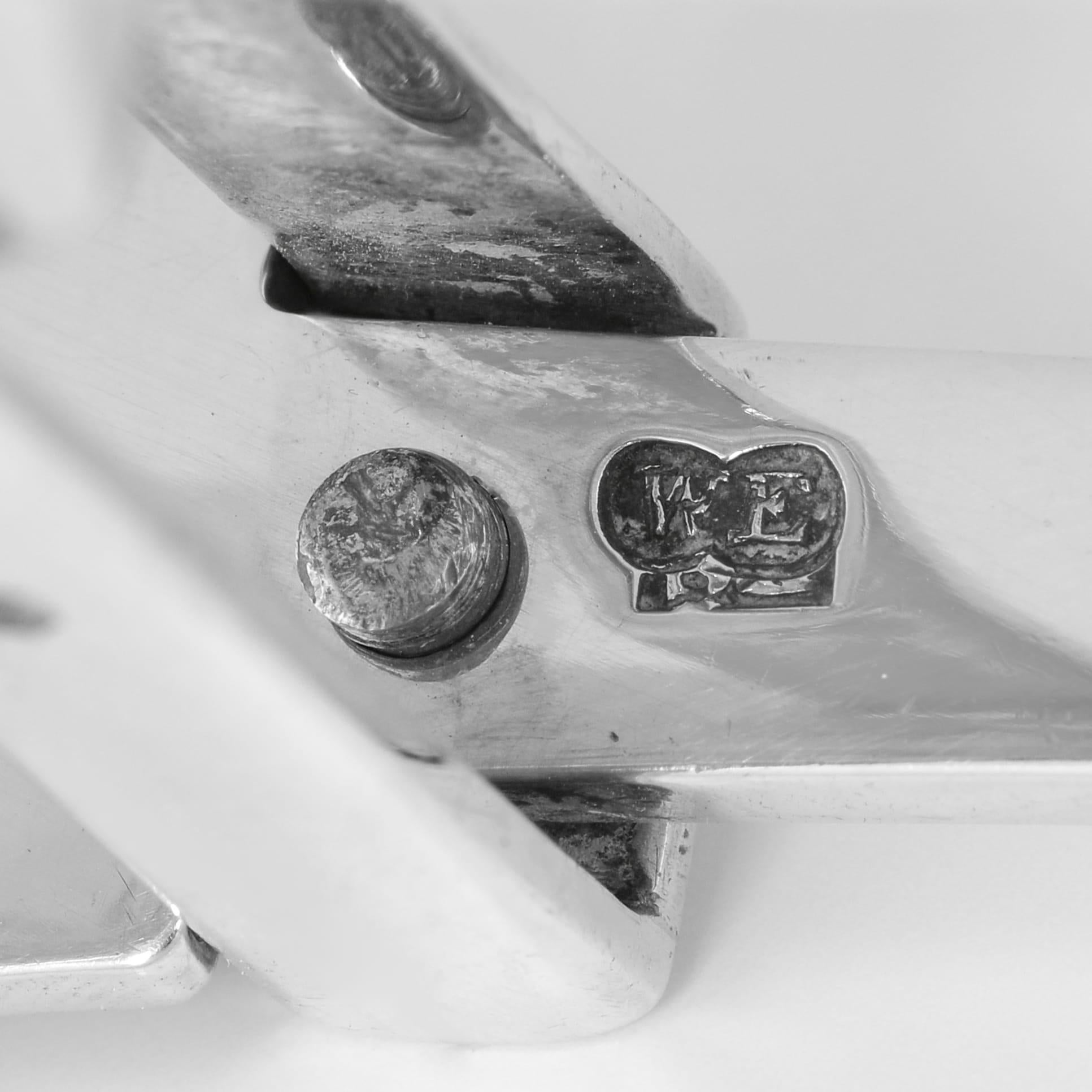 Sterling Silver Fiddle pattern early Victorian sterling silver pair of asparagus tongs from 1838 For Sale