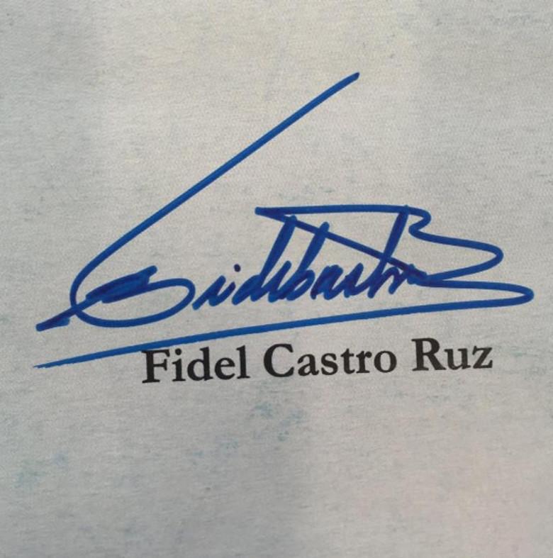 Fidel Castro Original signiertes Vintage-Zertifikat 2001 Farbe (21. Jahrhundert und zeitgenössisch) im Angebot