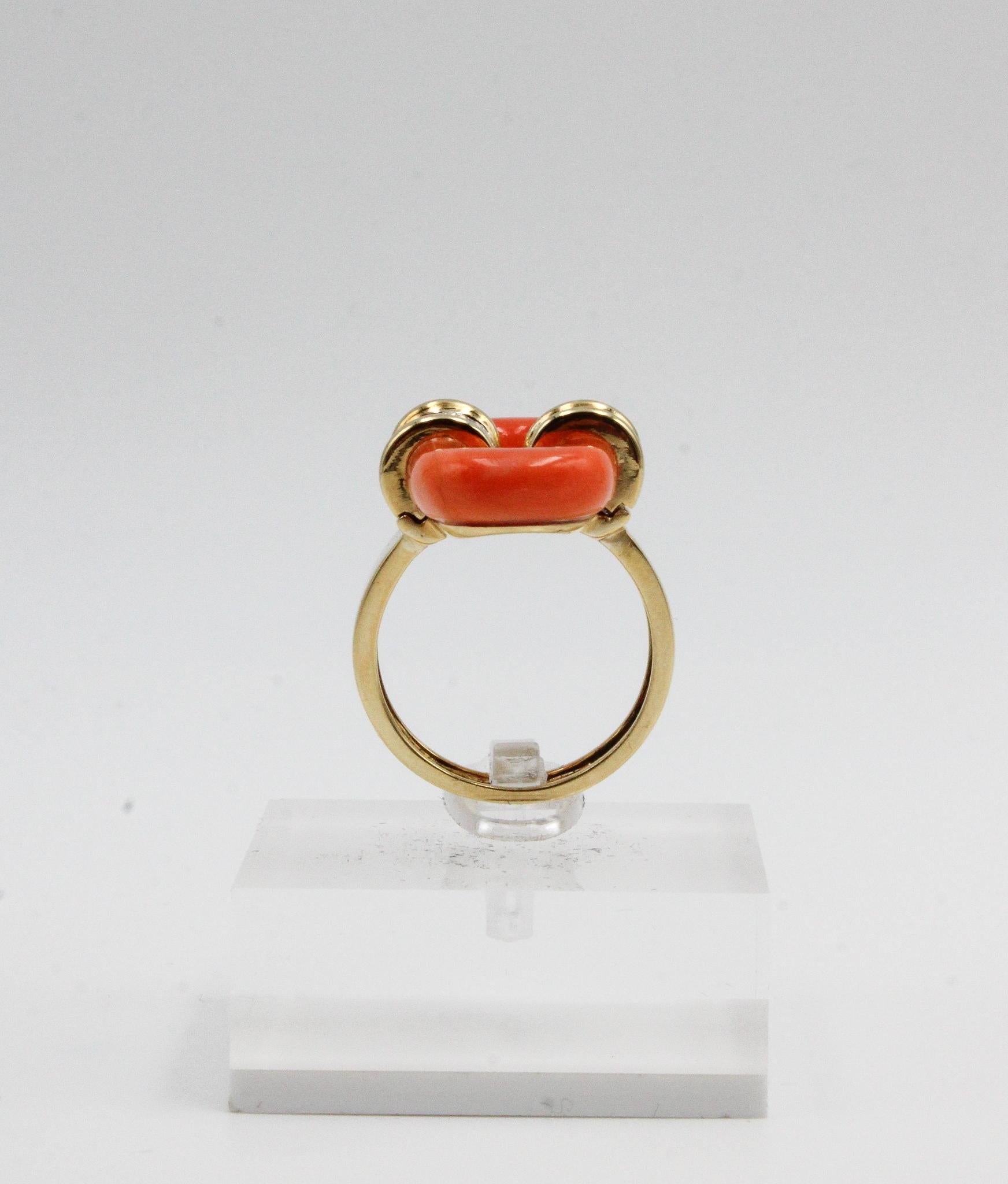 Feuriger 1970er Jahre Skulpturaler Korallen & Diamant Power Ring in 18K Gold im Angebot 1