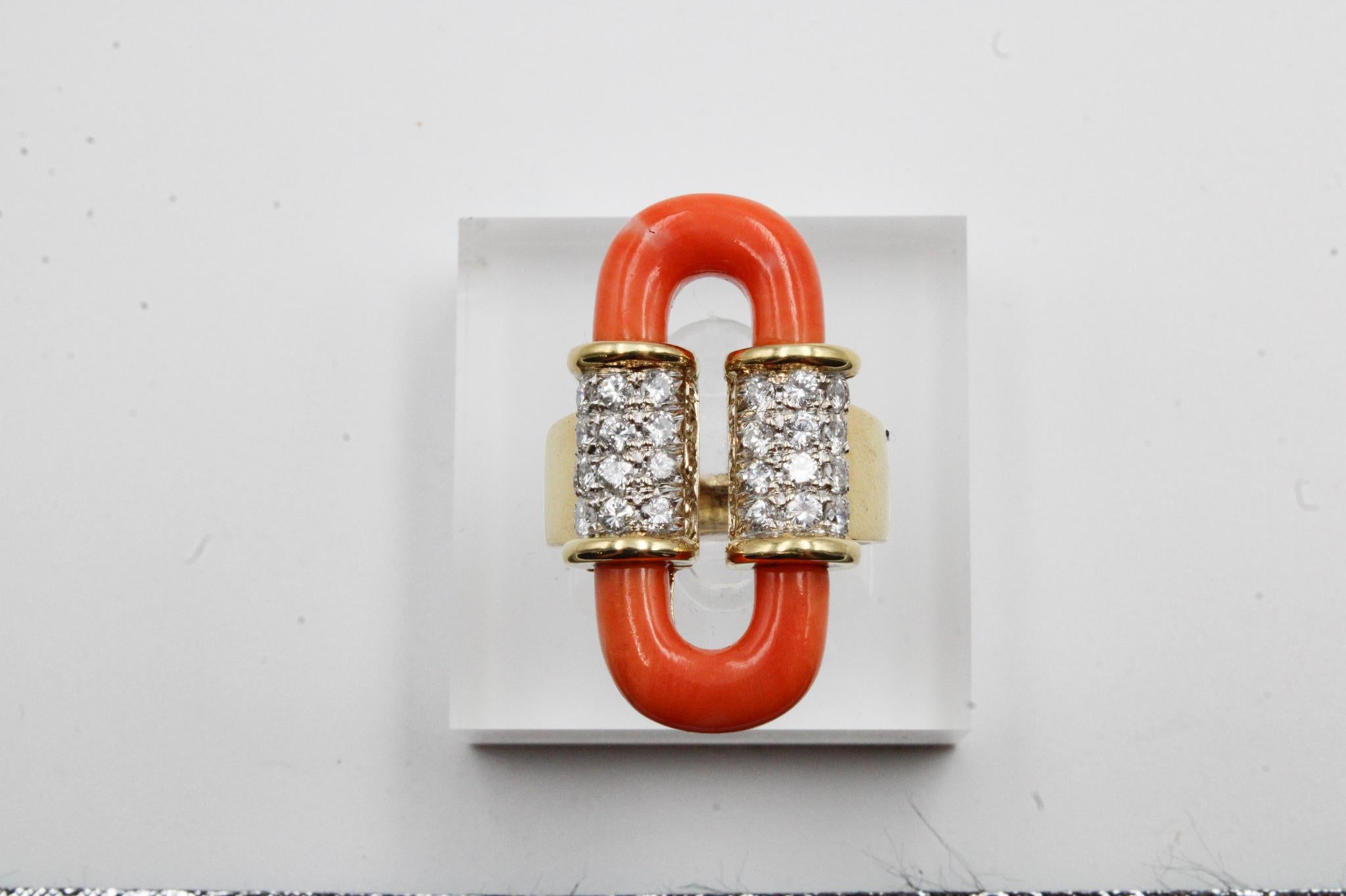 Feuriger 1970er Jahre Skulpturaler Korallen & Diamant Power Ring in 18K Gold im Angebot 2