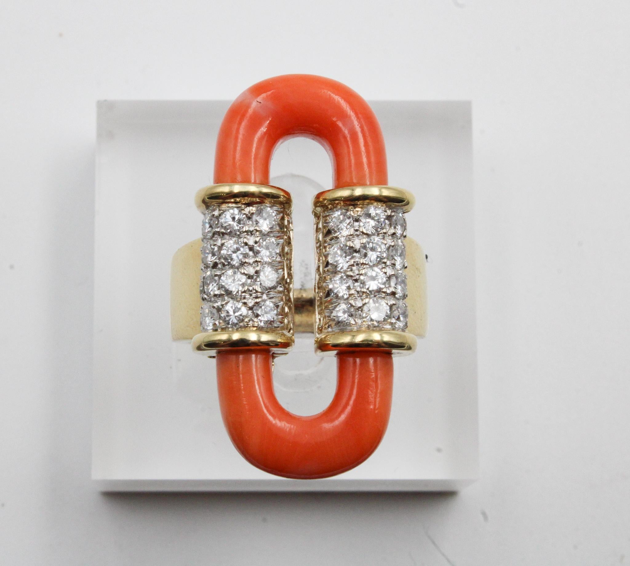 Feuriger 1970er Jahre Skulpturaler Korallen & Diamant Power Ring in 18K Gold im Angebot 3