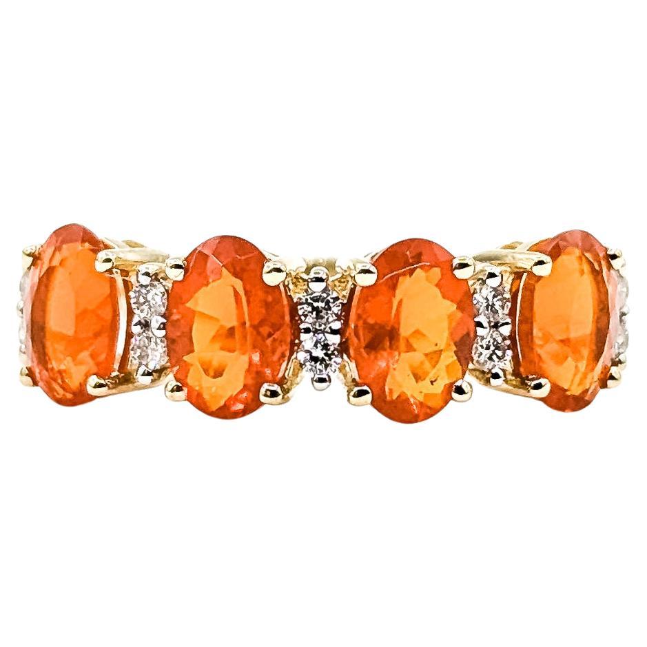 Anello con opale di fuoco e diamante a 4 pietre in oro giallo 14k in vendita