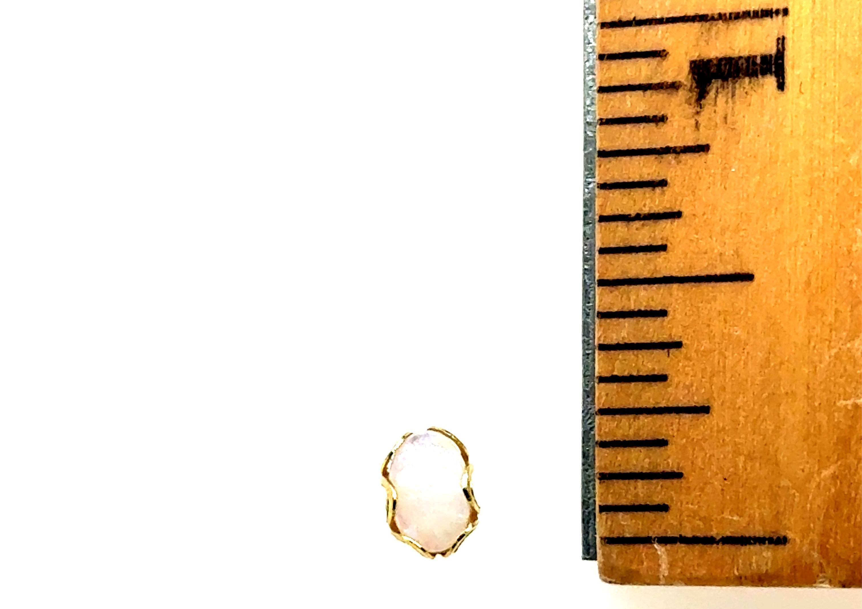 Pendientes de Ópalo Ardiente Cabujón Ovalado Oro Amarillo 14K en Excelente estado para la venta en Dearborn, MI