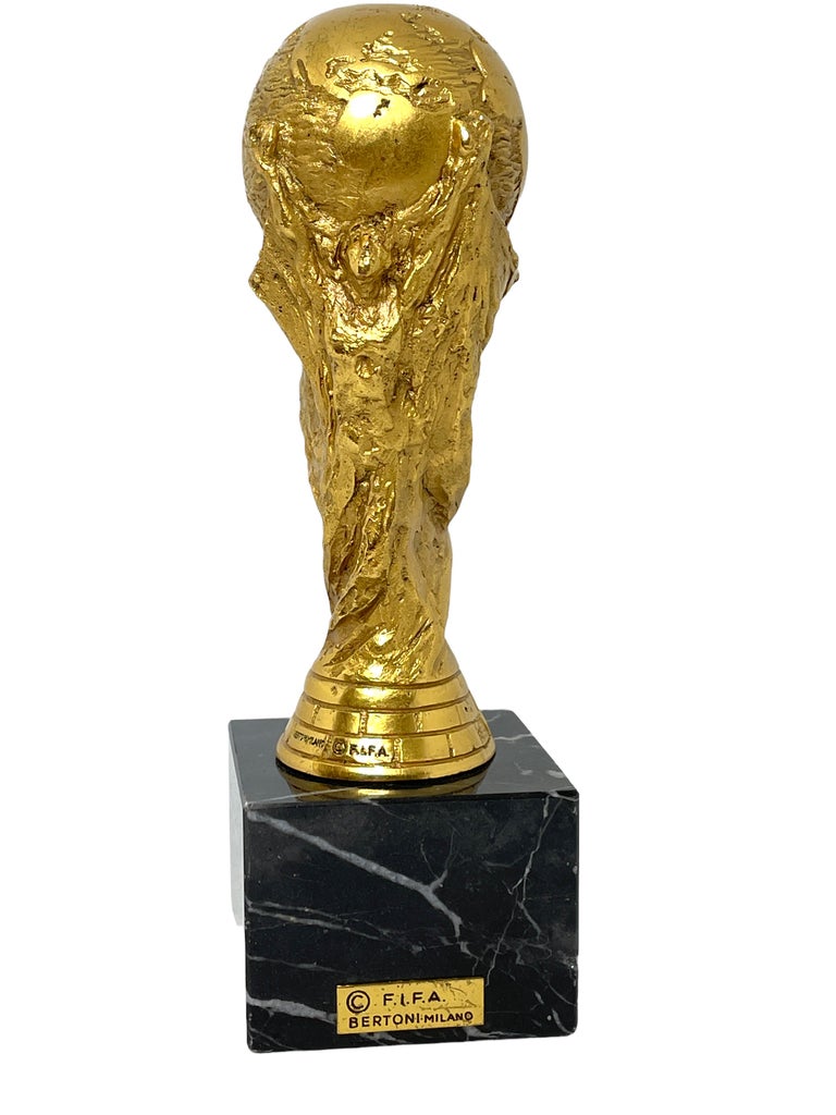 FIFA World cup 1974 Bertoni mini trophy and mascot