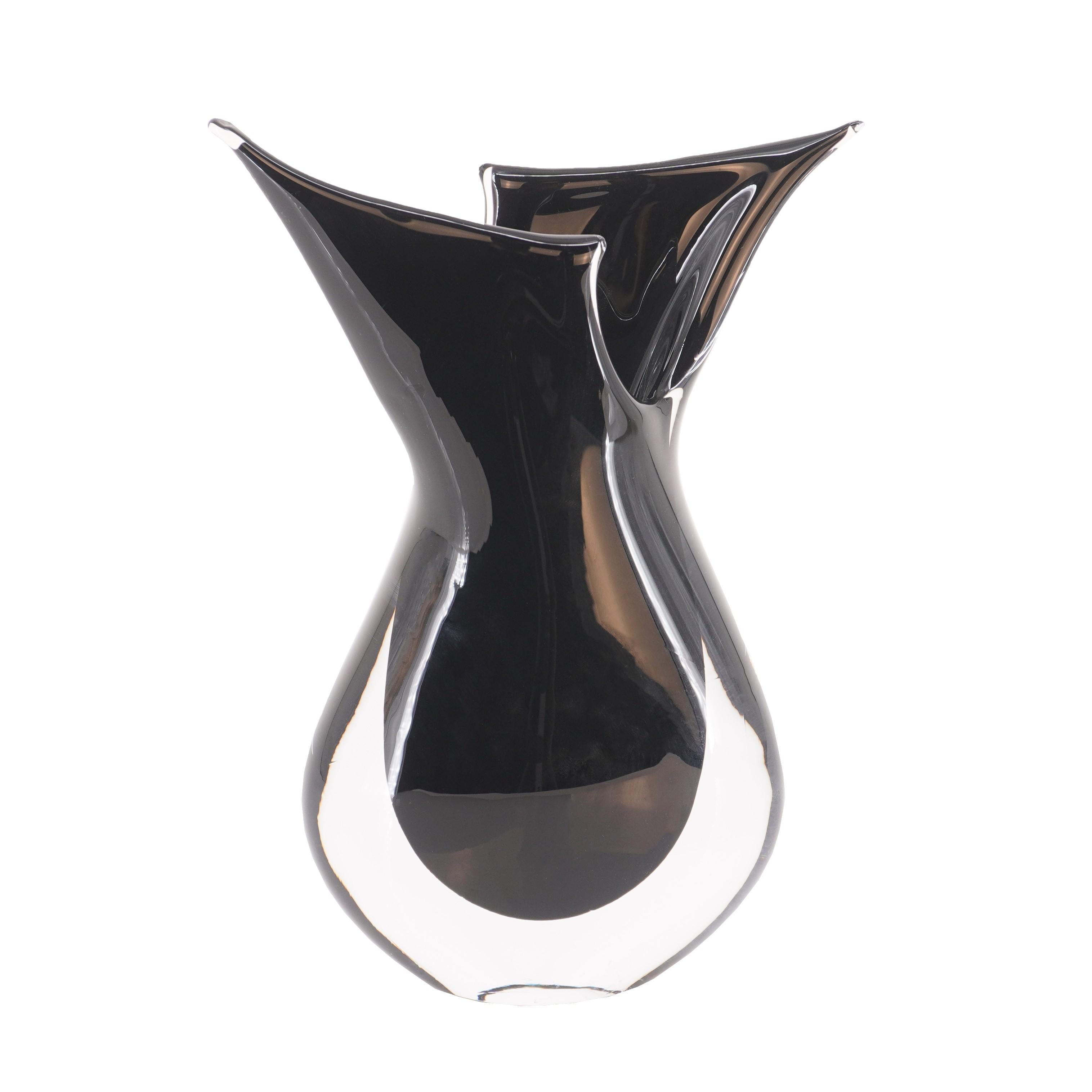 The exquisite Fifi Murano Glass Vase – a true work of art, handcrafted by skilled artisans at Wave Murano Glass. Known for its exceptional craftsmanship, each vase is carefully handmade and blown in the heart of Murano, Italy, ensuring a unique and