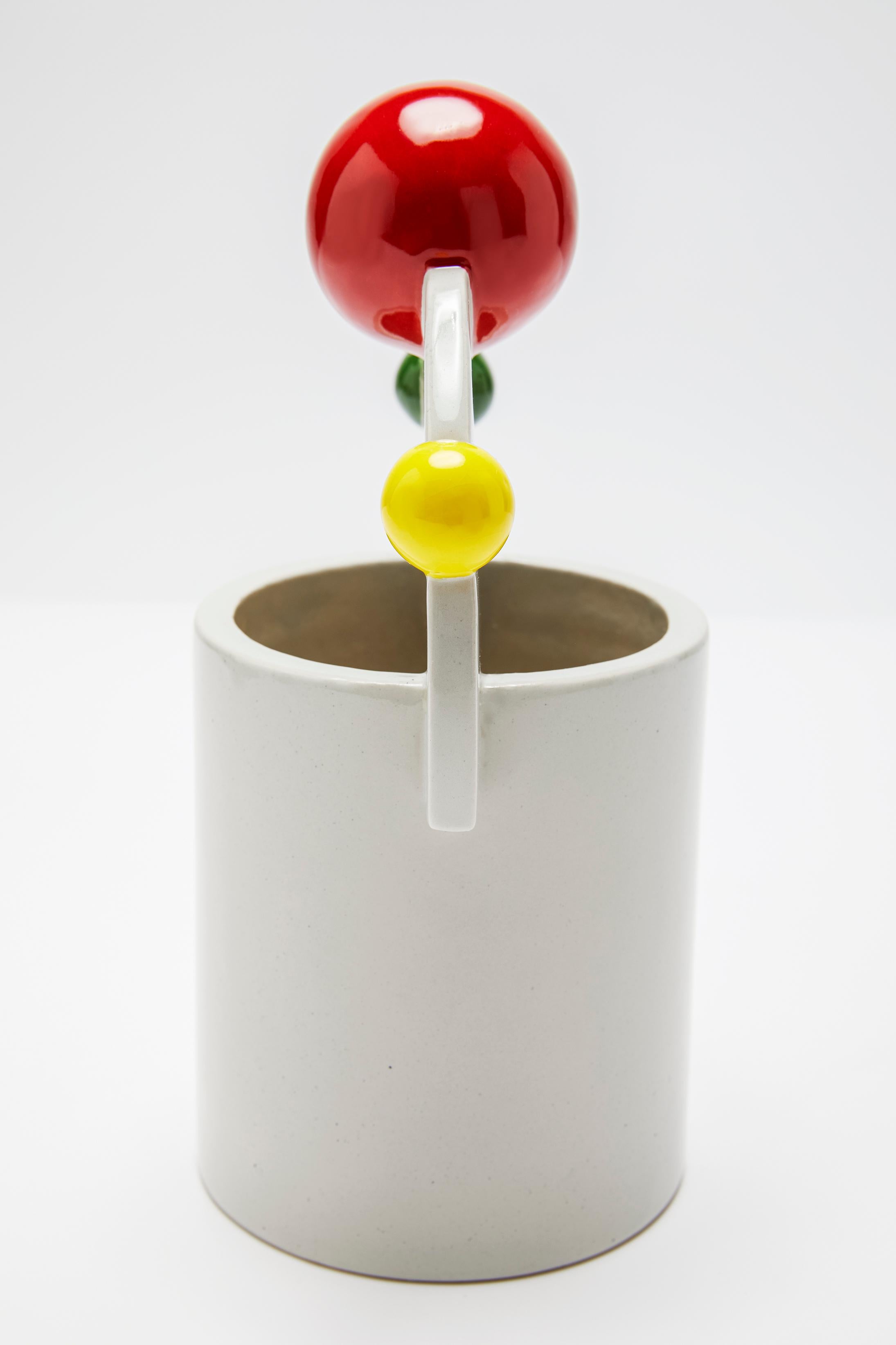 Space M is a collection of glazed ceramic vases made up of five elements. The collection is inspired by Mirò's painting 