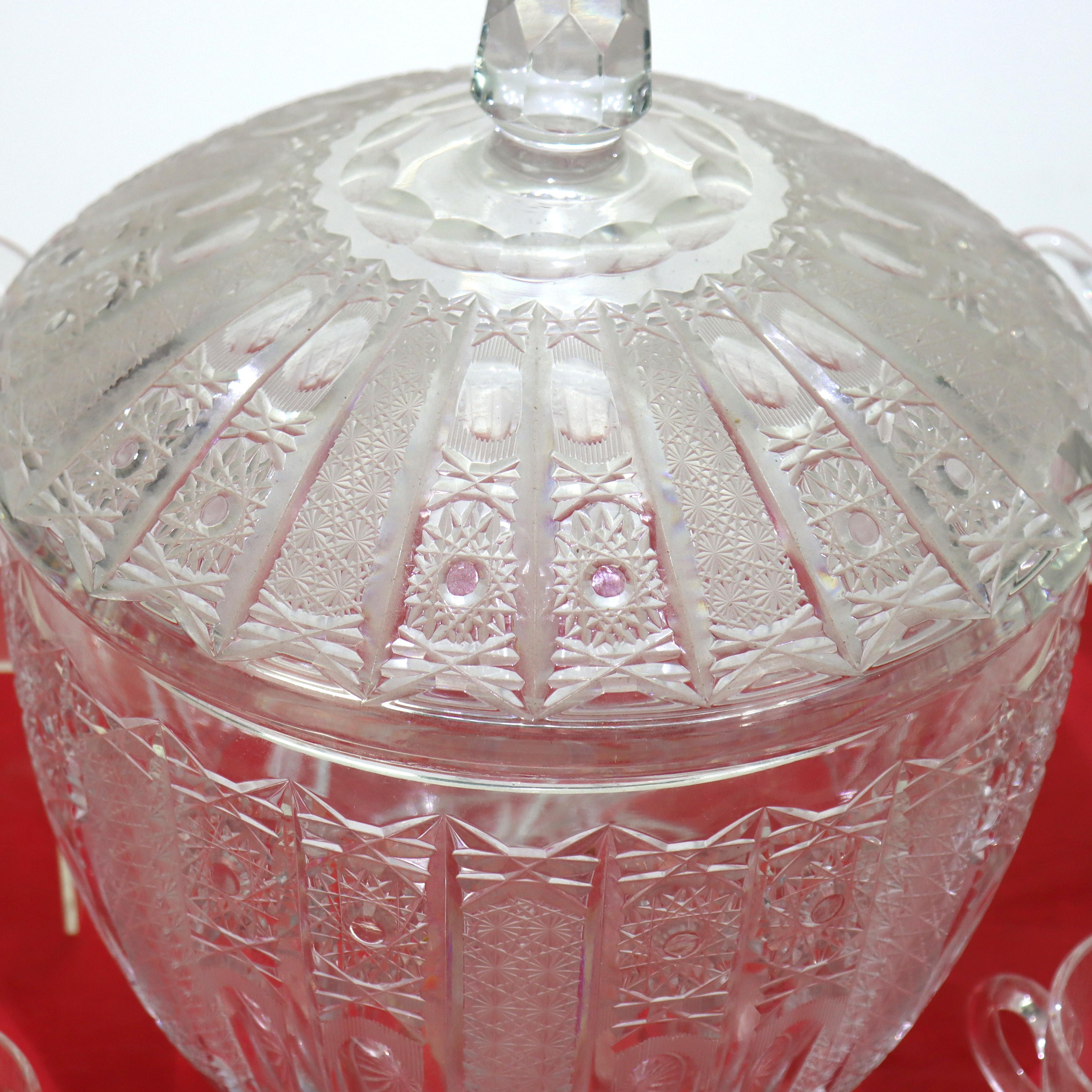 Ensemble de quinze pièces en verre taillé à l'ancienne Hawk School Diamond & Daisy Punch Bowl Bon état - En vente à Big Flats, NY