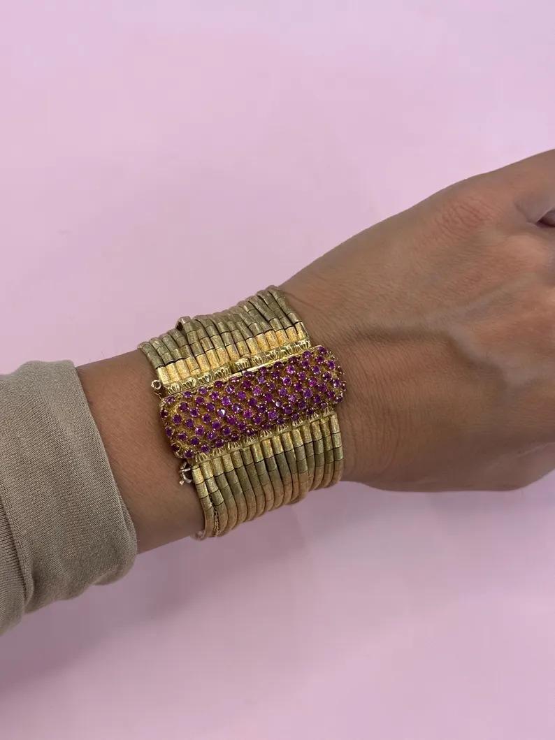 Fifteen Row Brushed Finished Multi Strand Pink Sapphire Bracelet 18KT 119 Grams In Excellent Condition For Sale In New York, NY