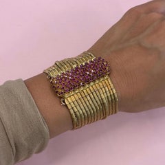 Bracciale a quindici fili con finitura spazzolata con zaffiri rosa 18KT 119 grammi