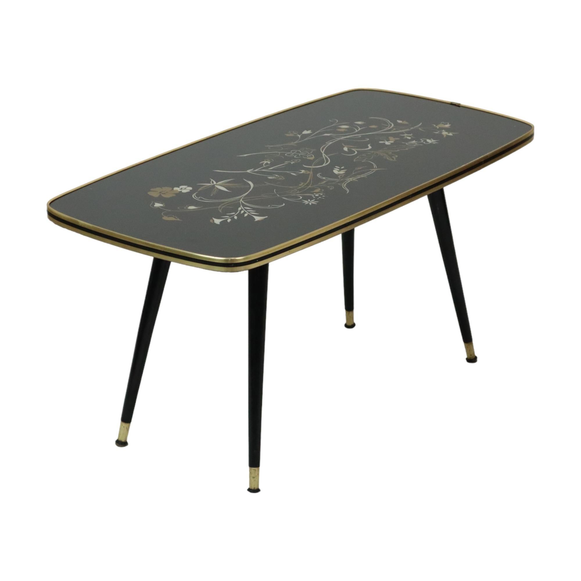 20ième siècle Table basse Rockabilly des années 50 Pieds coniques Plateau en verre Motif floral en vente
