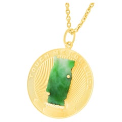 Fünfziger Jahre " Touch Me for Luck" Anhänger aus Jade und Gold
