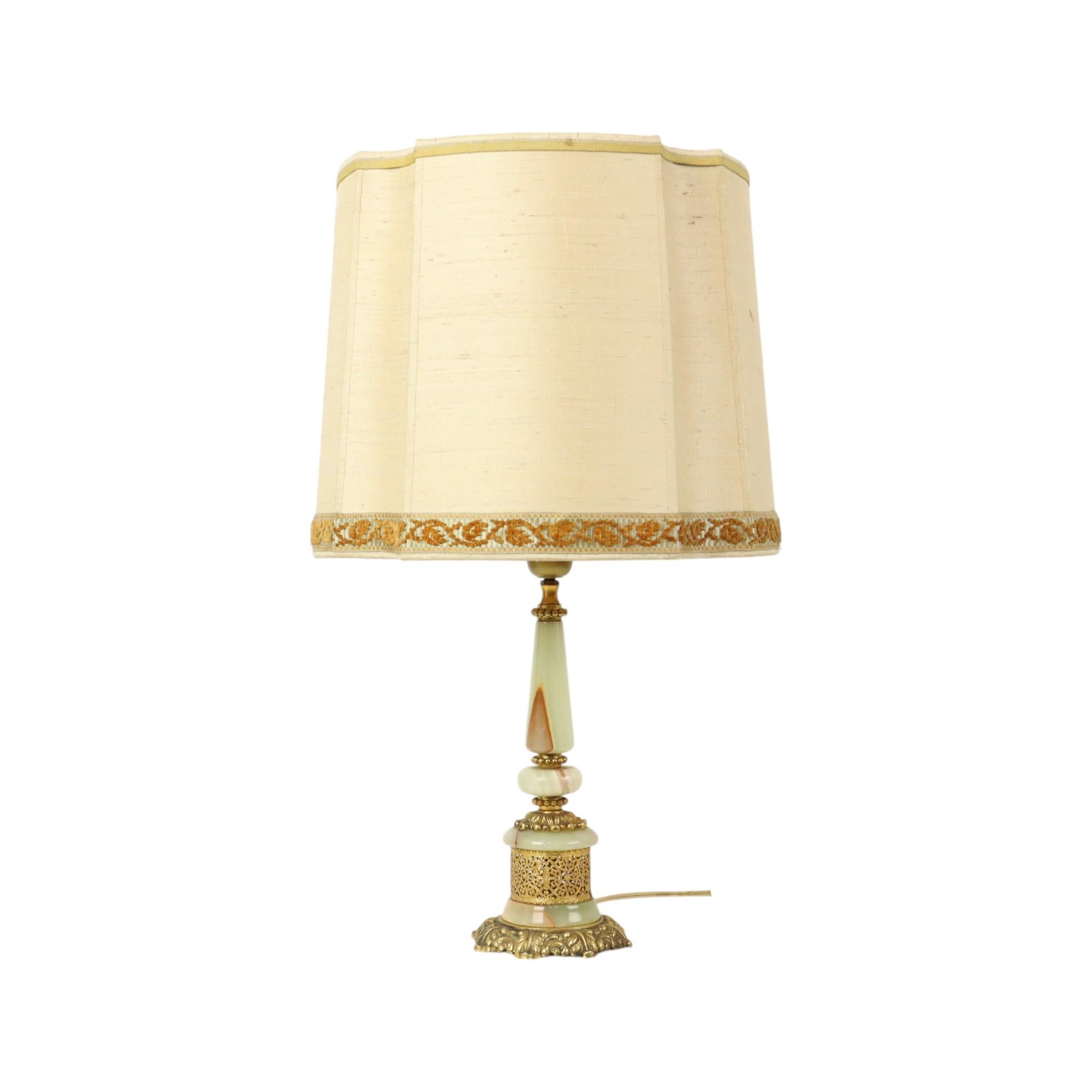 Beautiful vintage table lamp with matching vintage lampshade with special shape, the lamp base is made of onyx marble from Pakistan, decorated with brass intermediate pieces and very fine details, circa 1950s, marked with the old sticker Crear Onix