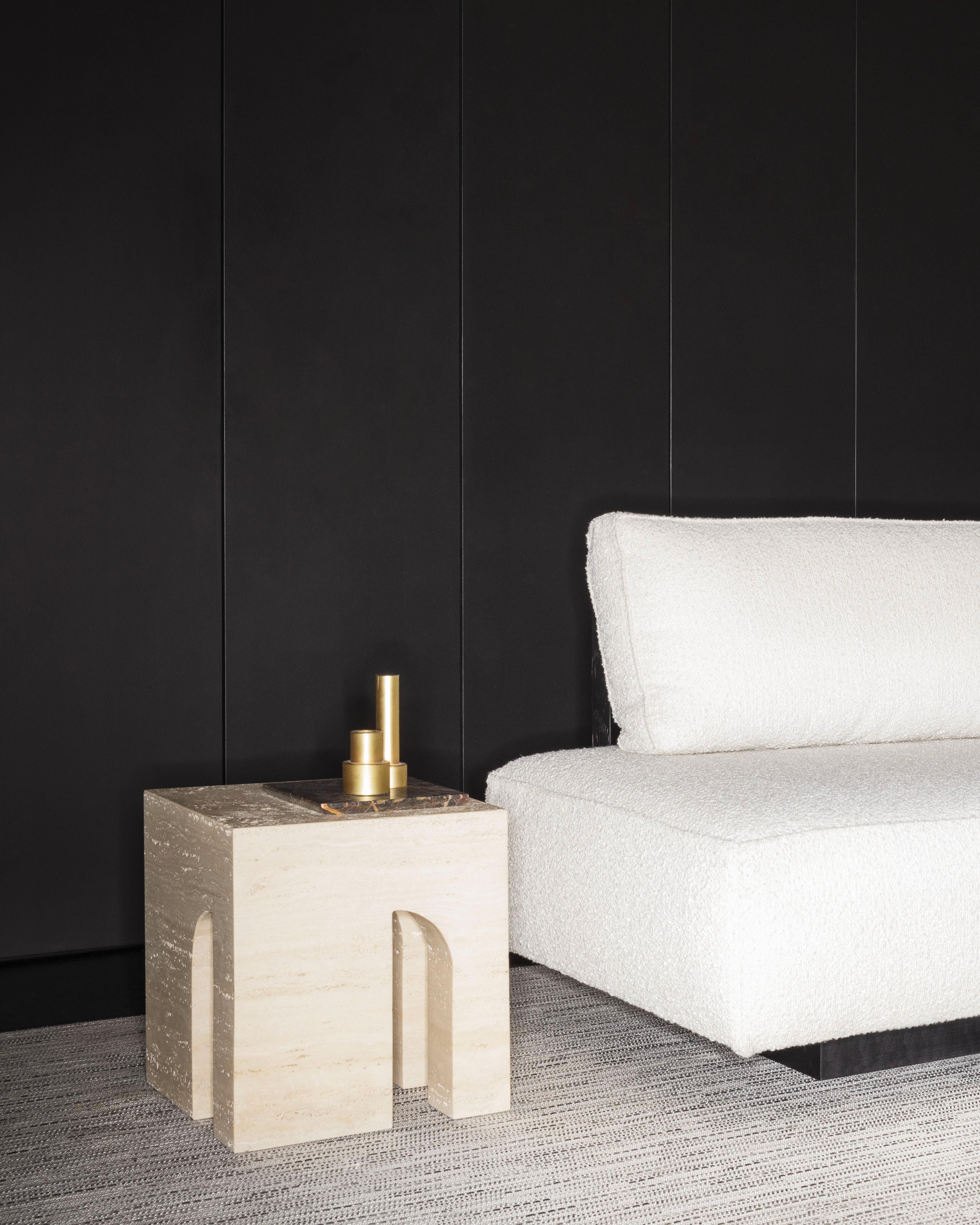 Italian Fiftyfour, table d'appoint en travertin romain, Dainelli Studio for Somaschini, Italie en vente