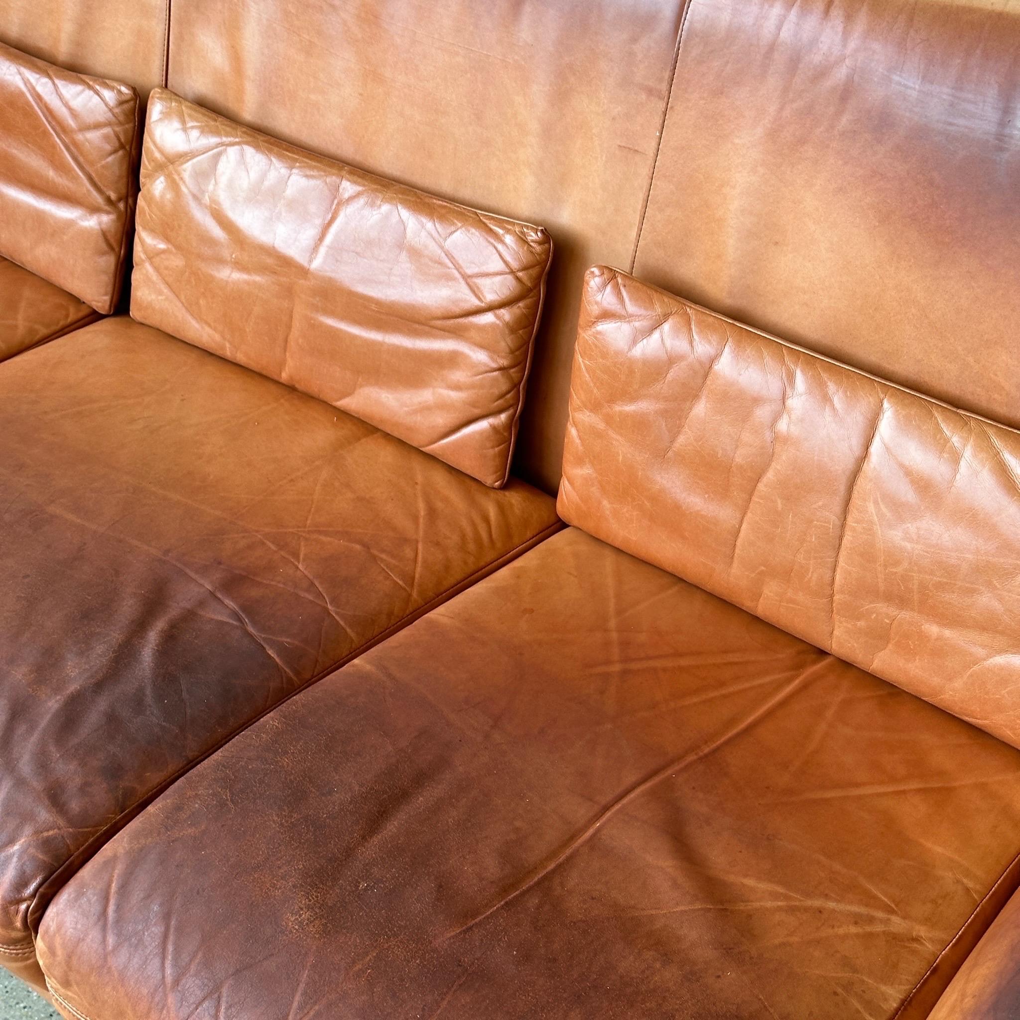 Fiftyish Ohrensessel aus Leder von Vladimir Kagan für American Leather (Moderne der Mitte des Jahrhunderts) im Angebot
