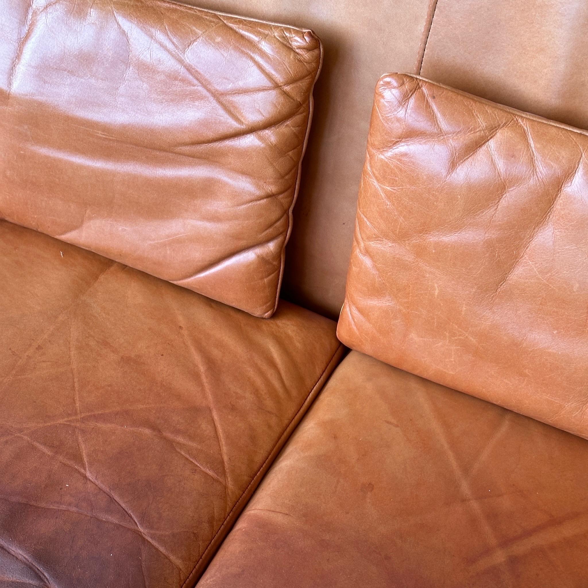 Fiftyish Ohrensessel aus Leder von Vladimir Kagan für American Leather im Angebot 2