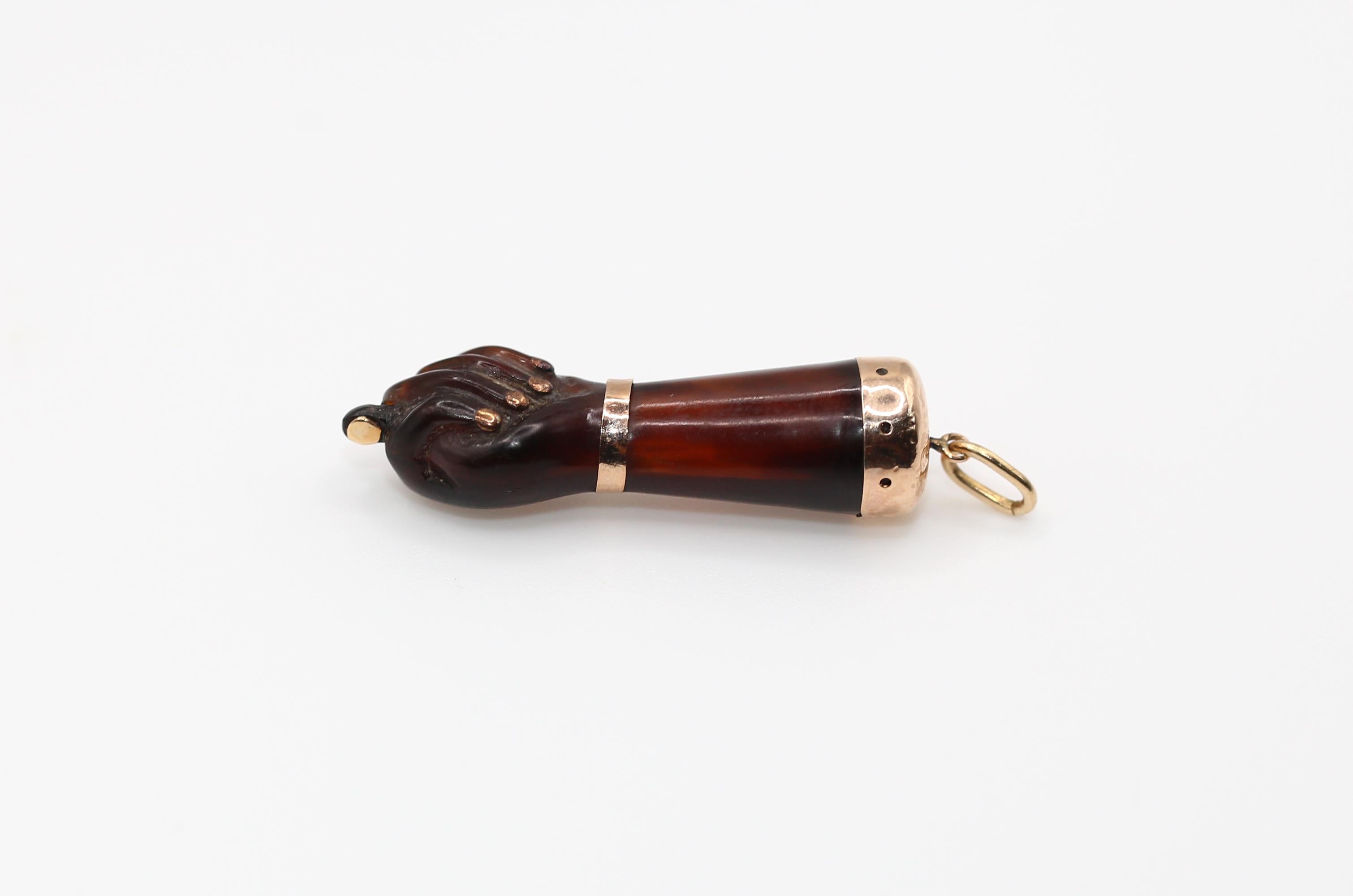 Pendentif porte-bonheur en or jaune Fig Amber, 1910 en vente 3