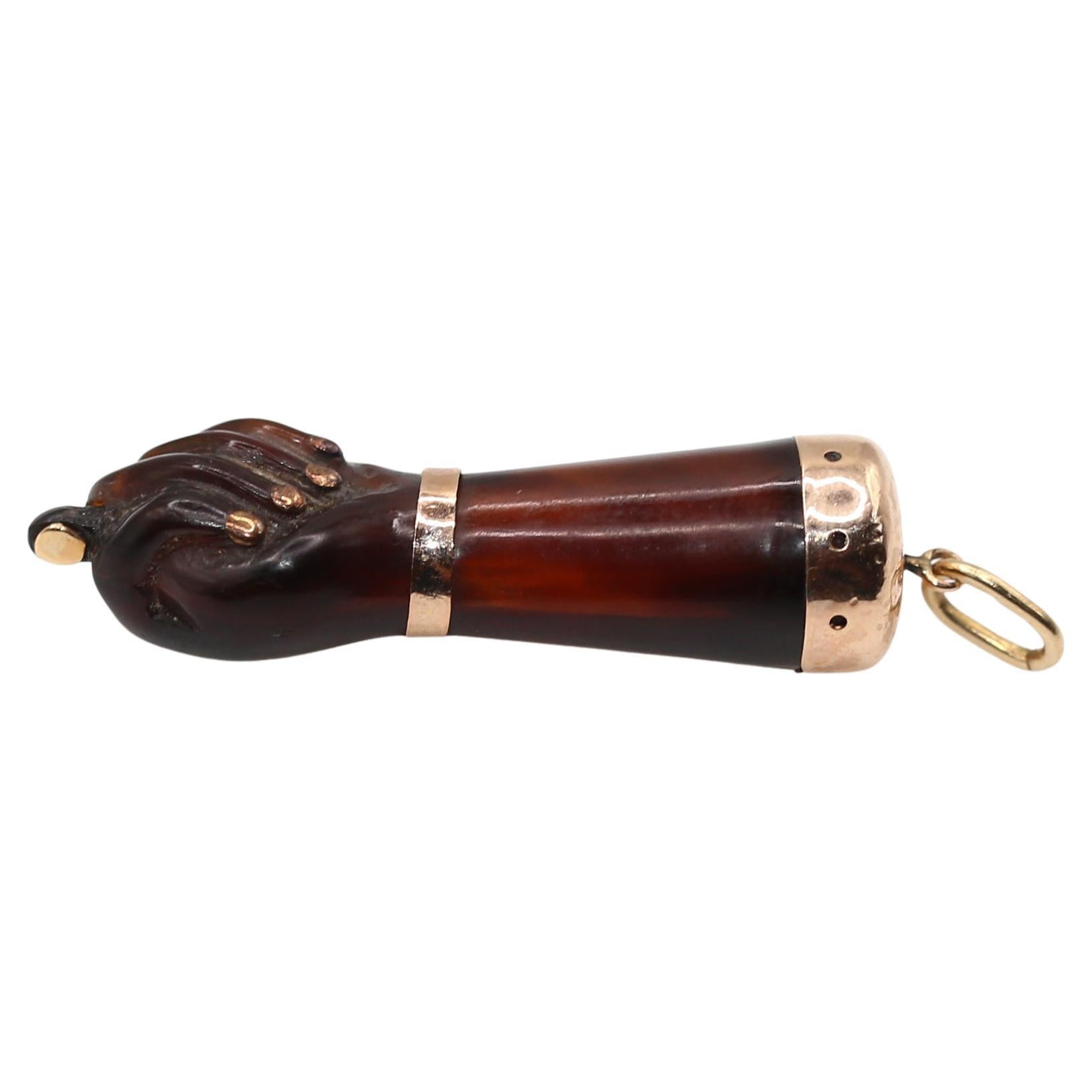 Pendentif porte-bonheur en or jaune Fig Amber, 1910 en vente