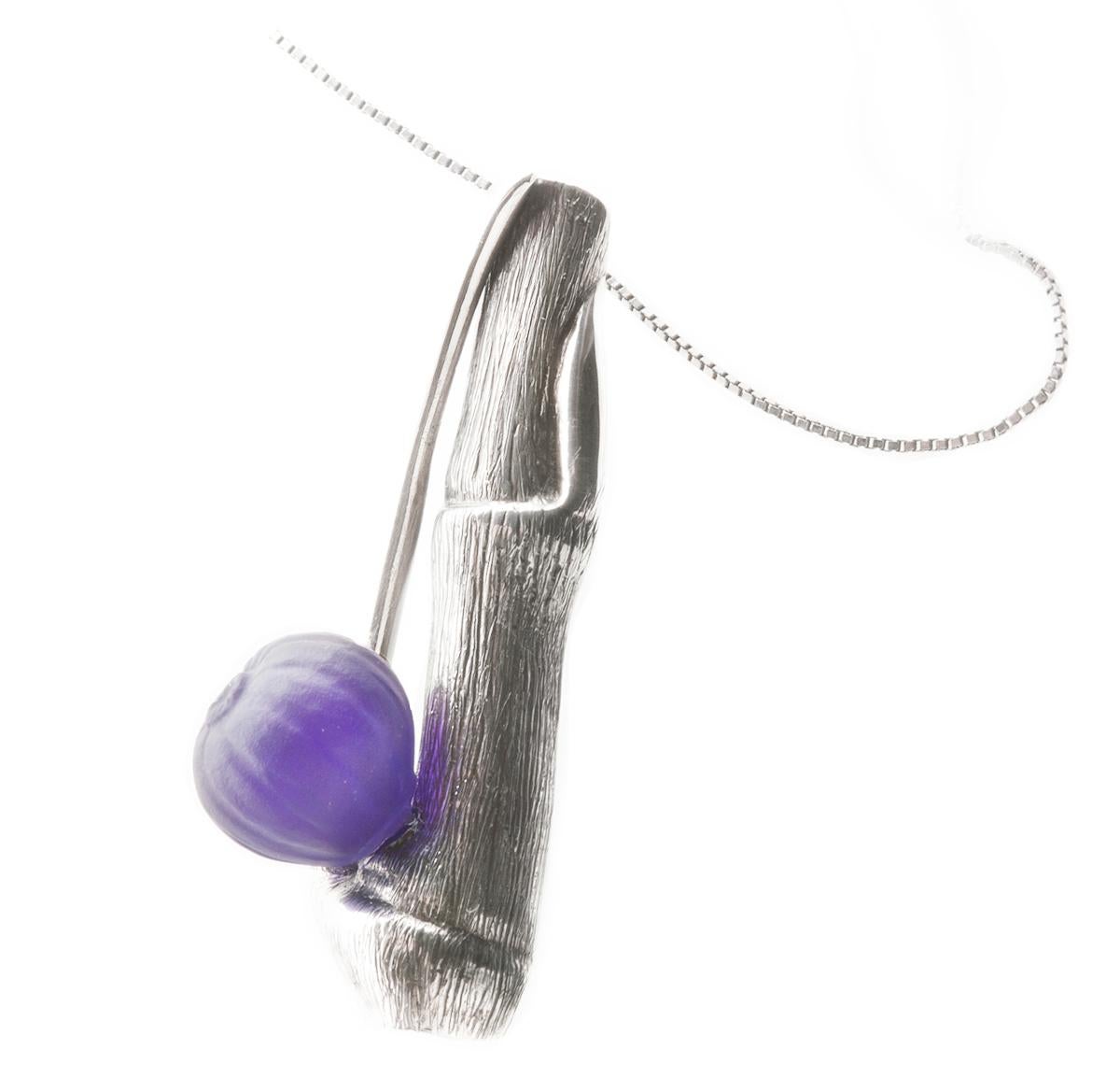 Contemporary Sterling Silver Fig Brooch with Amethyst by the Artist In New Condition For Sale In Berlin, DE