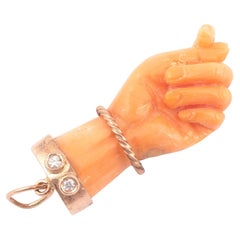 Pendentif breloque Good Luck en corail et or 14 carats de Figa