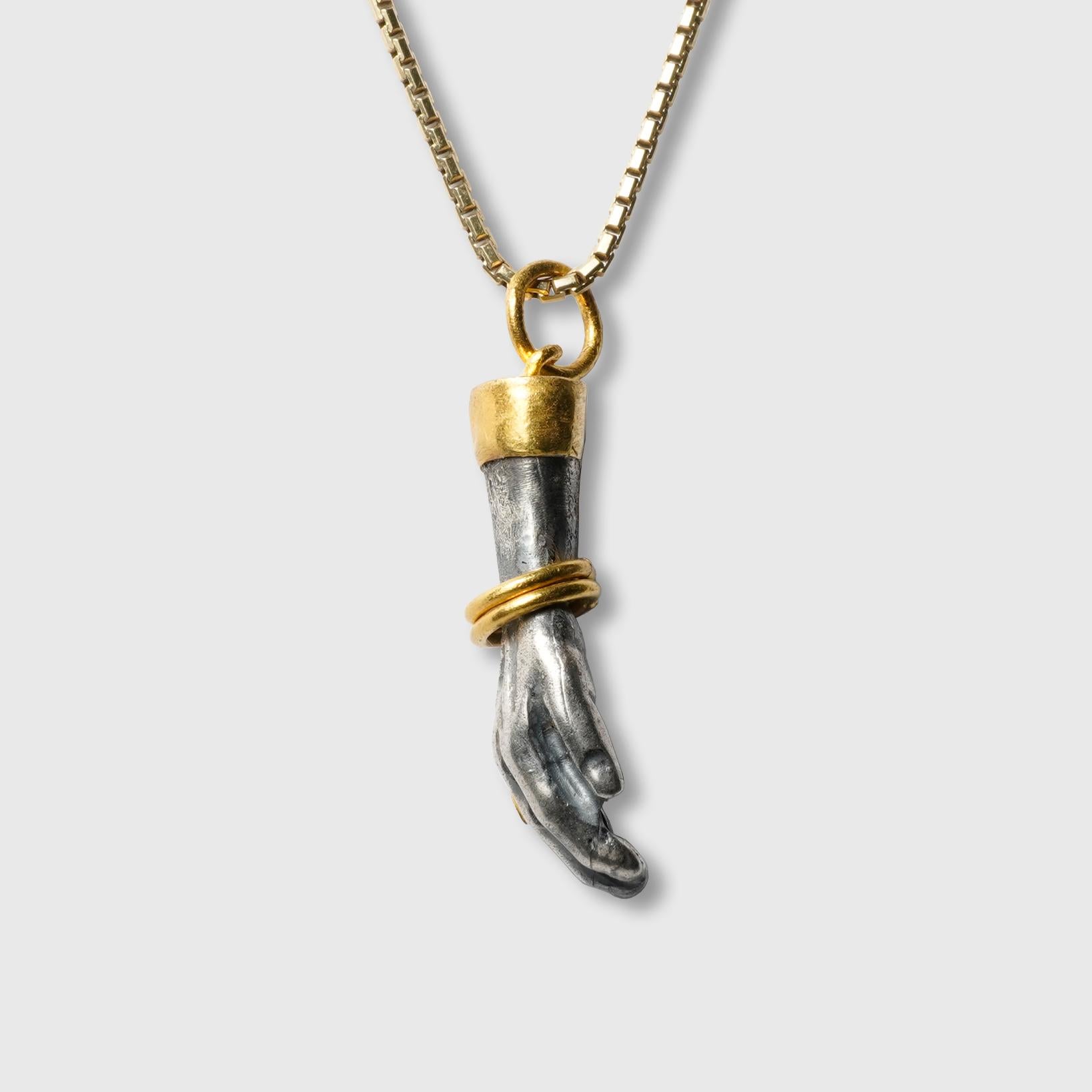 Figa Protection Fertility Amulet-Anhänger 24K Gold, 925, 0,02 Karat Diamanten Evil Eye (Rundschliff) im Angebot