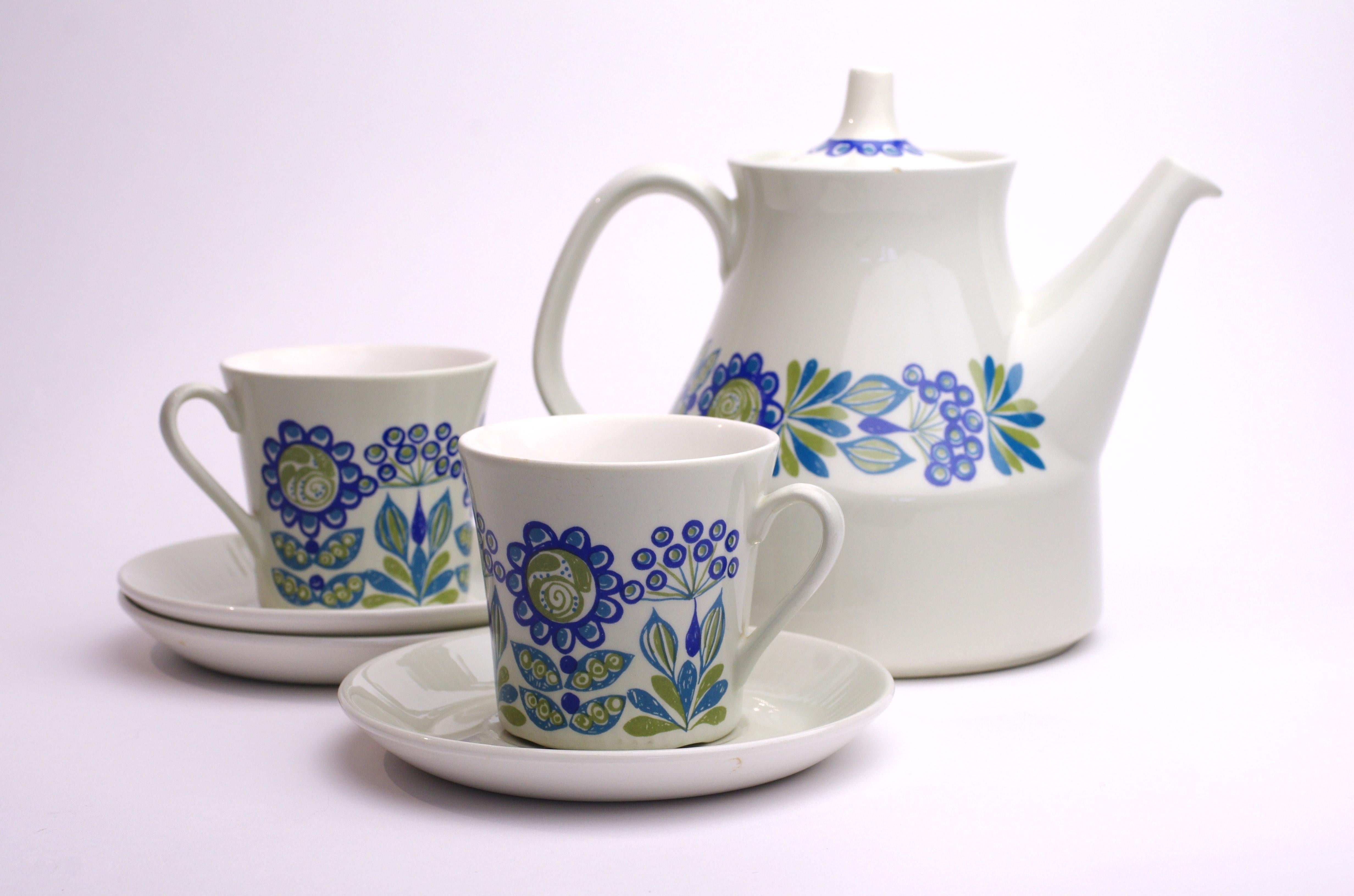 Product Description:
This teaset has been designed by Turi Gramstad Oliver who since 1960 was responsible for quite a few famous designs at the Figgjo factory. Designs from her hand include: Daisy, Elvira, Market, Lotte, Tor Viking en Clúpea. The