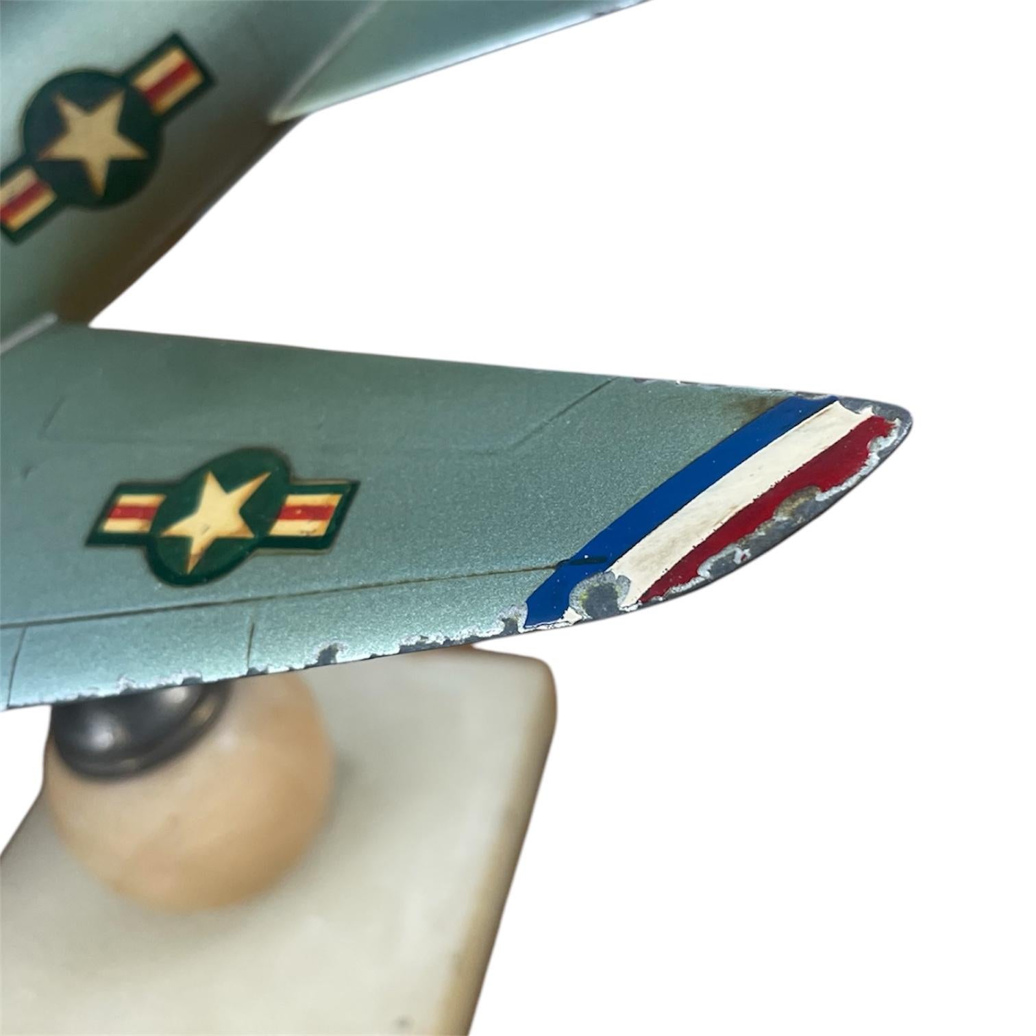 Fighter Jet Desktop-Modell FJ-2 FURY im Angebot 4
