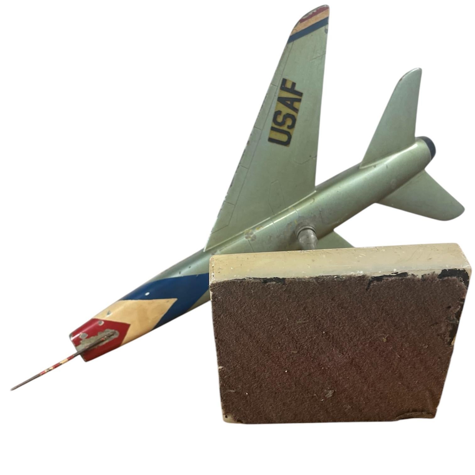 Fighter Jet Desktop-Modell FJ-2 FURY im Angebot 5