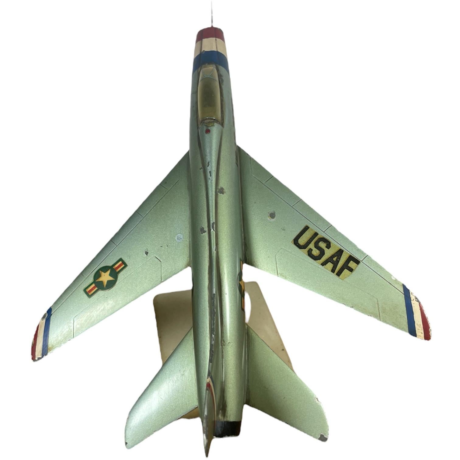 Fighter Jet Desktop-Modell FJ-2 FURY (Art déco) im Angebot