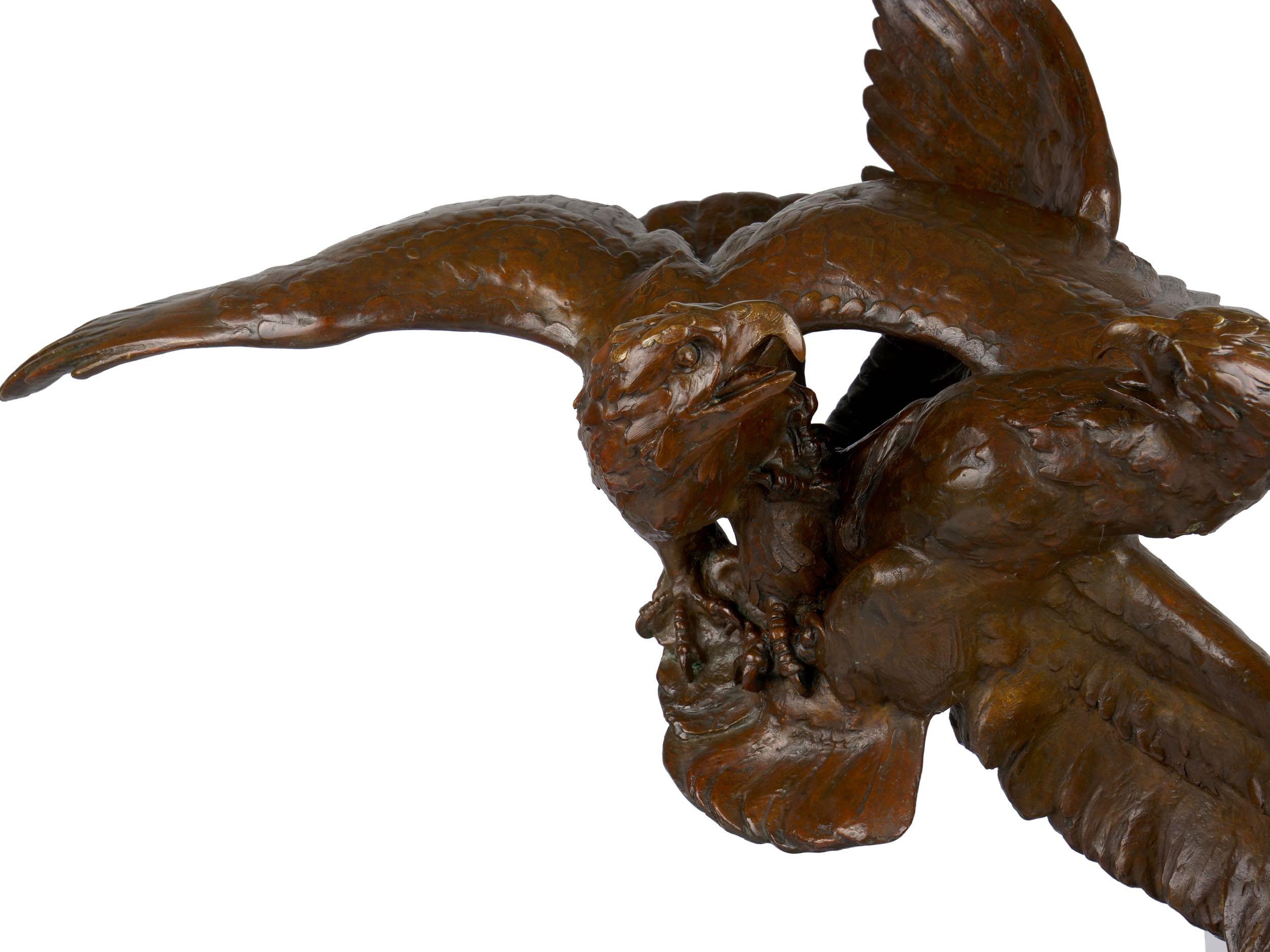 Modernistische Art-Déco-Bronzeskulptur „Fighting Eagles“ von Maximilien Fiot & Susse (20. Jahrhundert) im Angebot