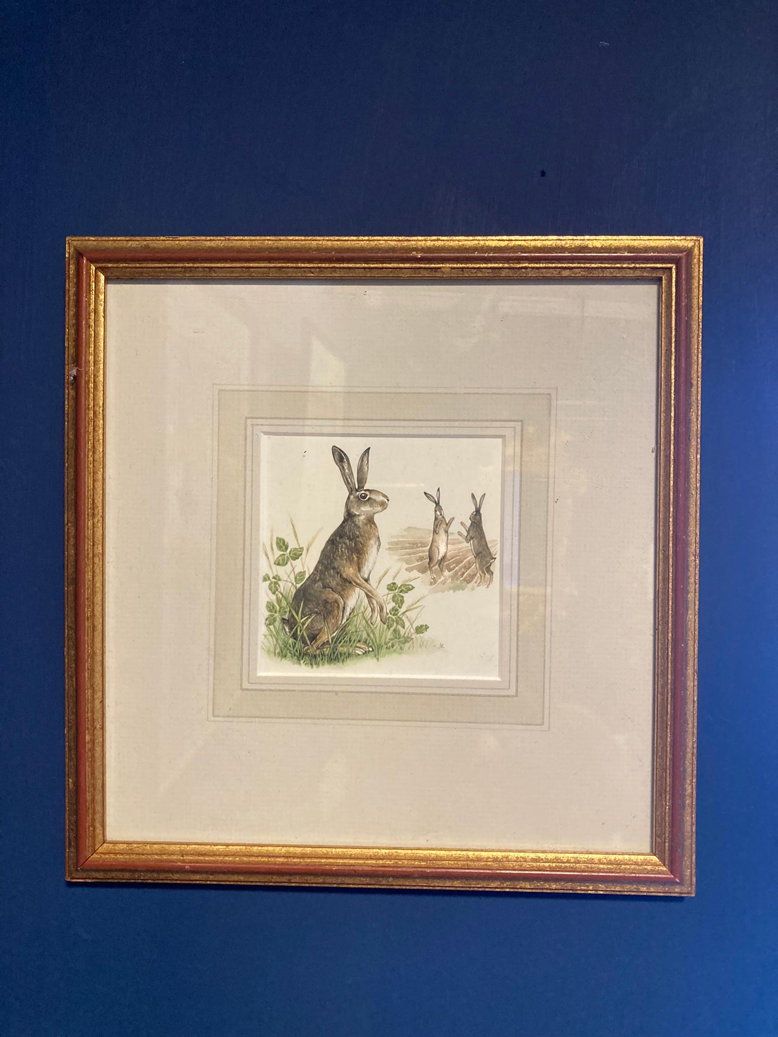 Kämpfende Hasen Aquarell auf Leinwand. Die zarten Details und sanften Farben fangen die Essenz der Natur ein und bringen ein Gefühl von Ruhe und Wärme in jeden Raum. Dieser Druck ist nicht nur ein schönes Dekorationsstück, sondern sorgt auch für