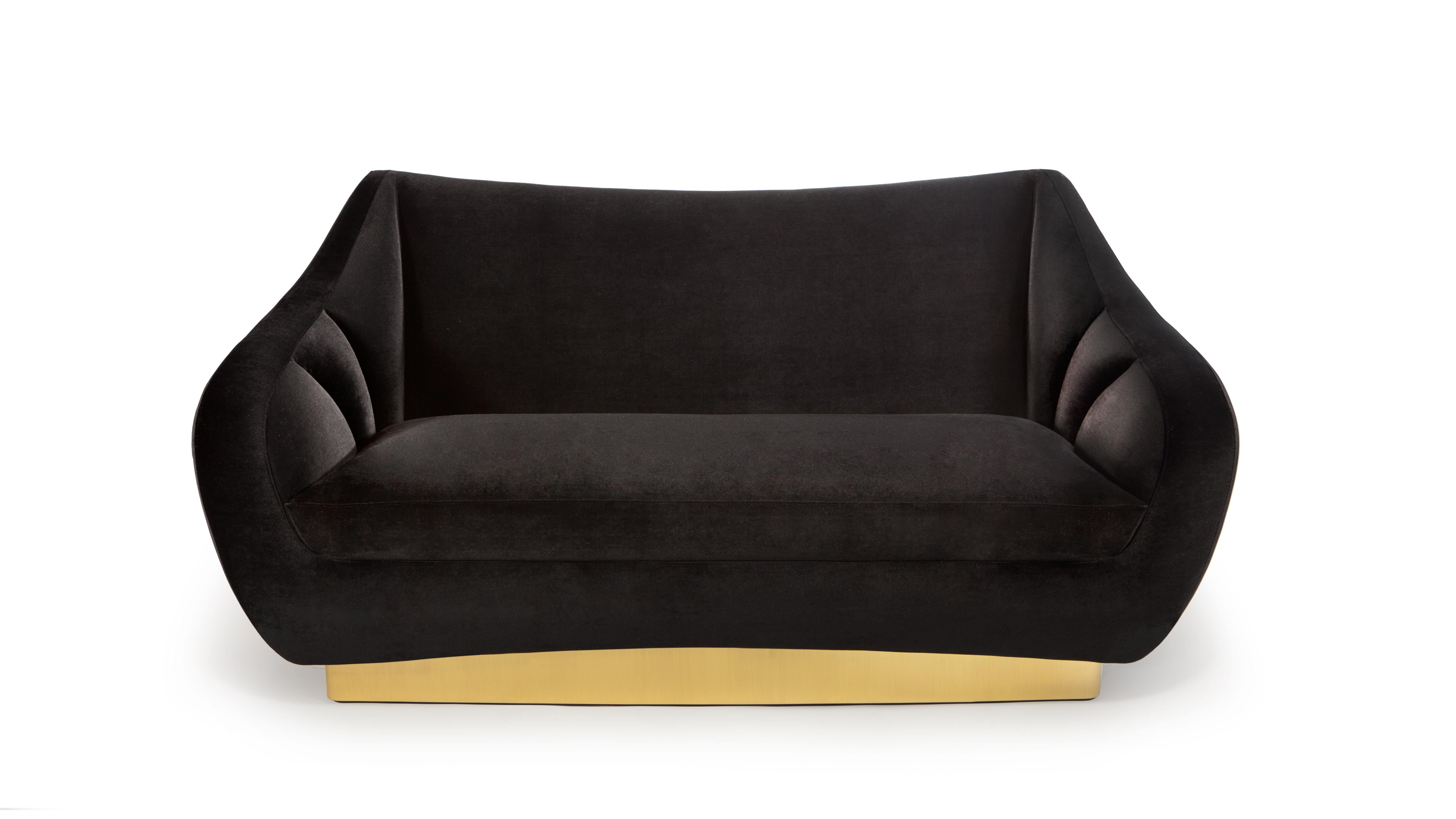 Figueroa 2 Seat Sofa by InsidherLand
Dimensions: D 90 x W 180 x H 90 cm.
Materials: Brushed brass, InsidherLand Bright Velvet Ref. Onyx fabric.
70 kg.
Available in different fabrics.

Evoking the Californian mountain, Figueroa sofa has the same