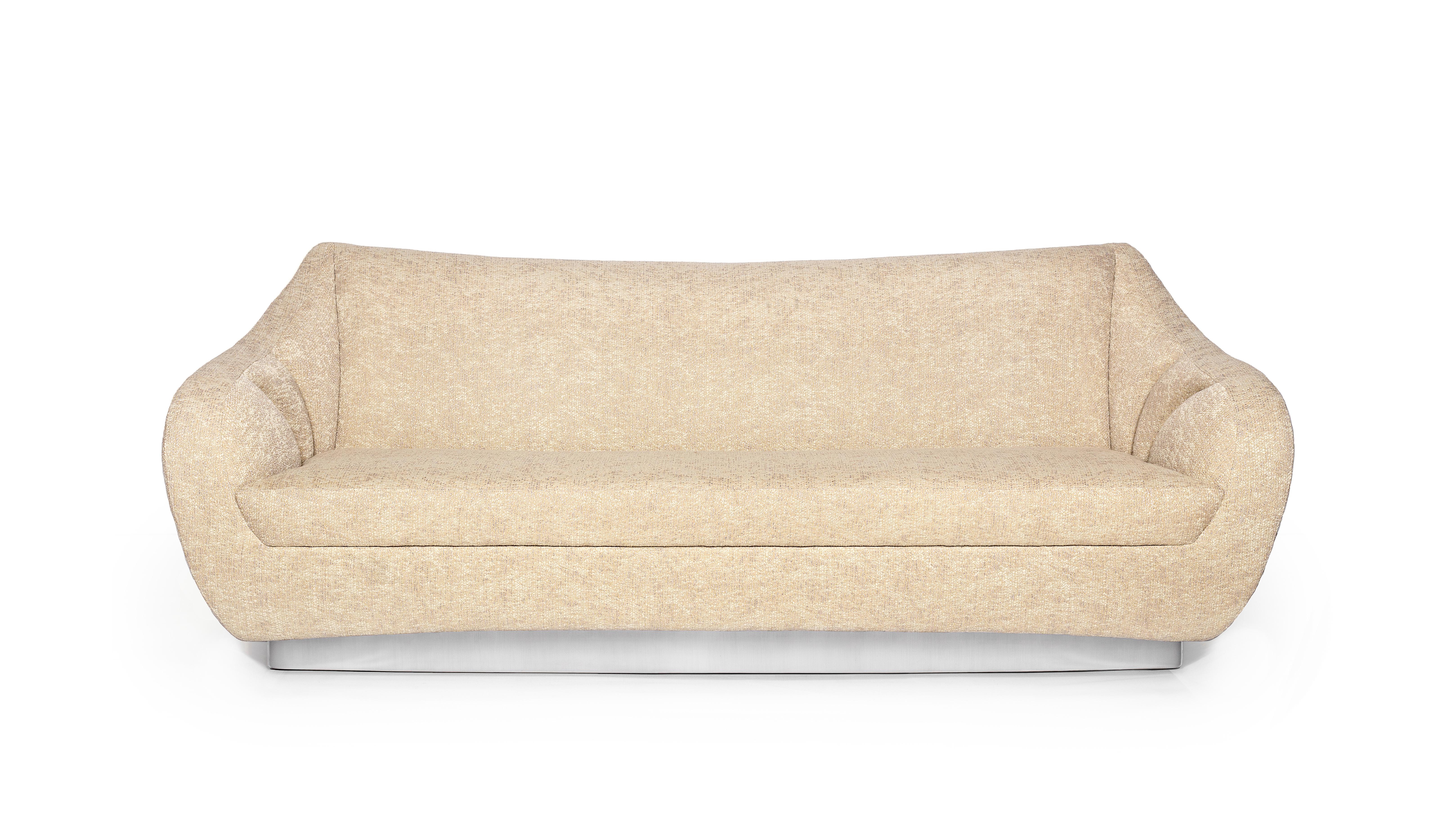 Figueroa 3-Sitz-Sofa von InsidherLand
Abmessungen: T 90 x B 230 x H 90 cm.
MATERIALIEN: Gebürsteter Edelstahl, InsidherLand Blend Ref. 5 Stoff.
95 kg.
Erhältlich in verschiedenen Stoffen.

Im sonnigen Kalifornien im Südwesten der Vereinigten Staaten